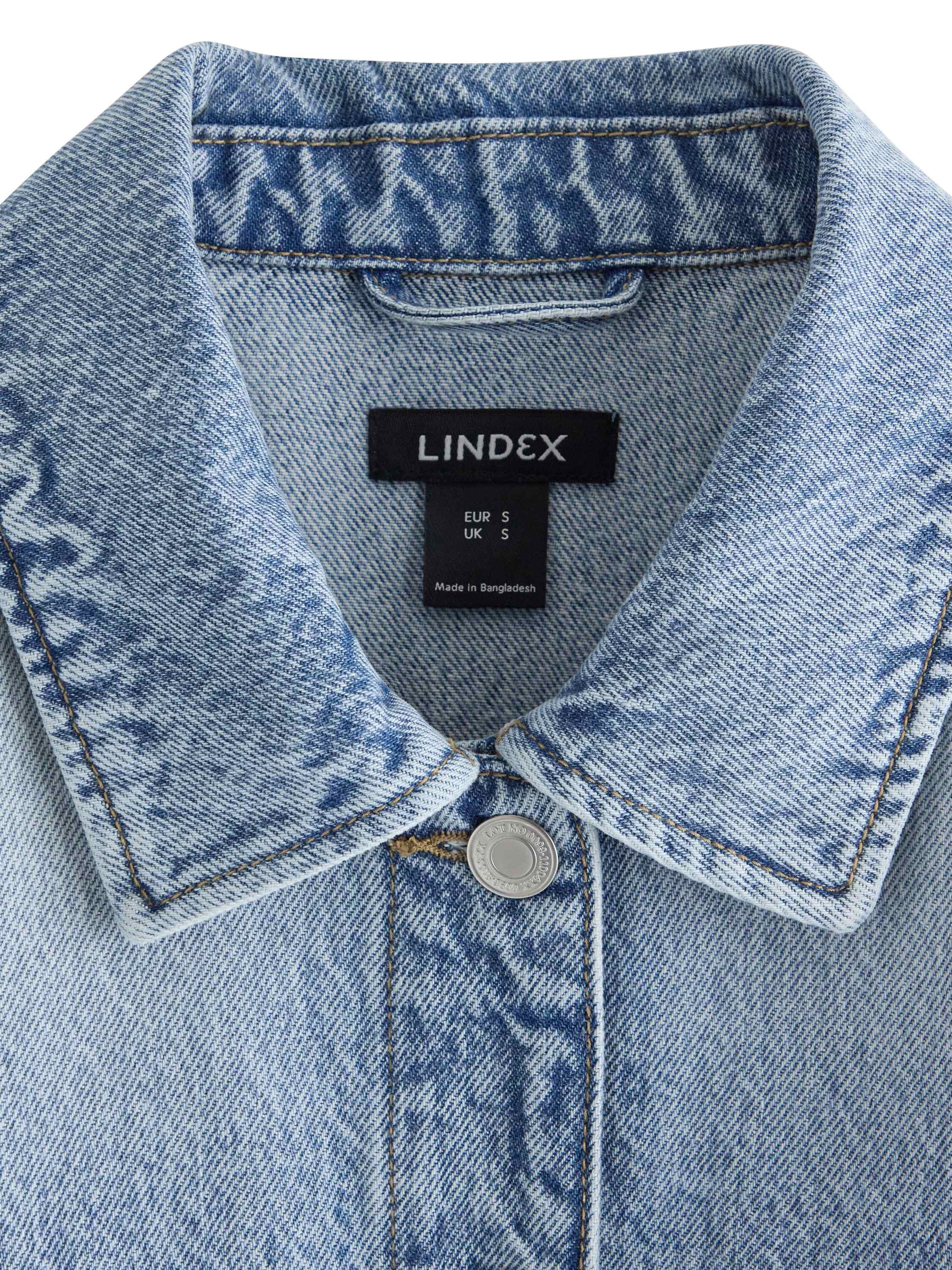 Klassisk denimjacka med ljus tv&auml;tt.