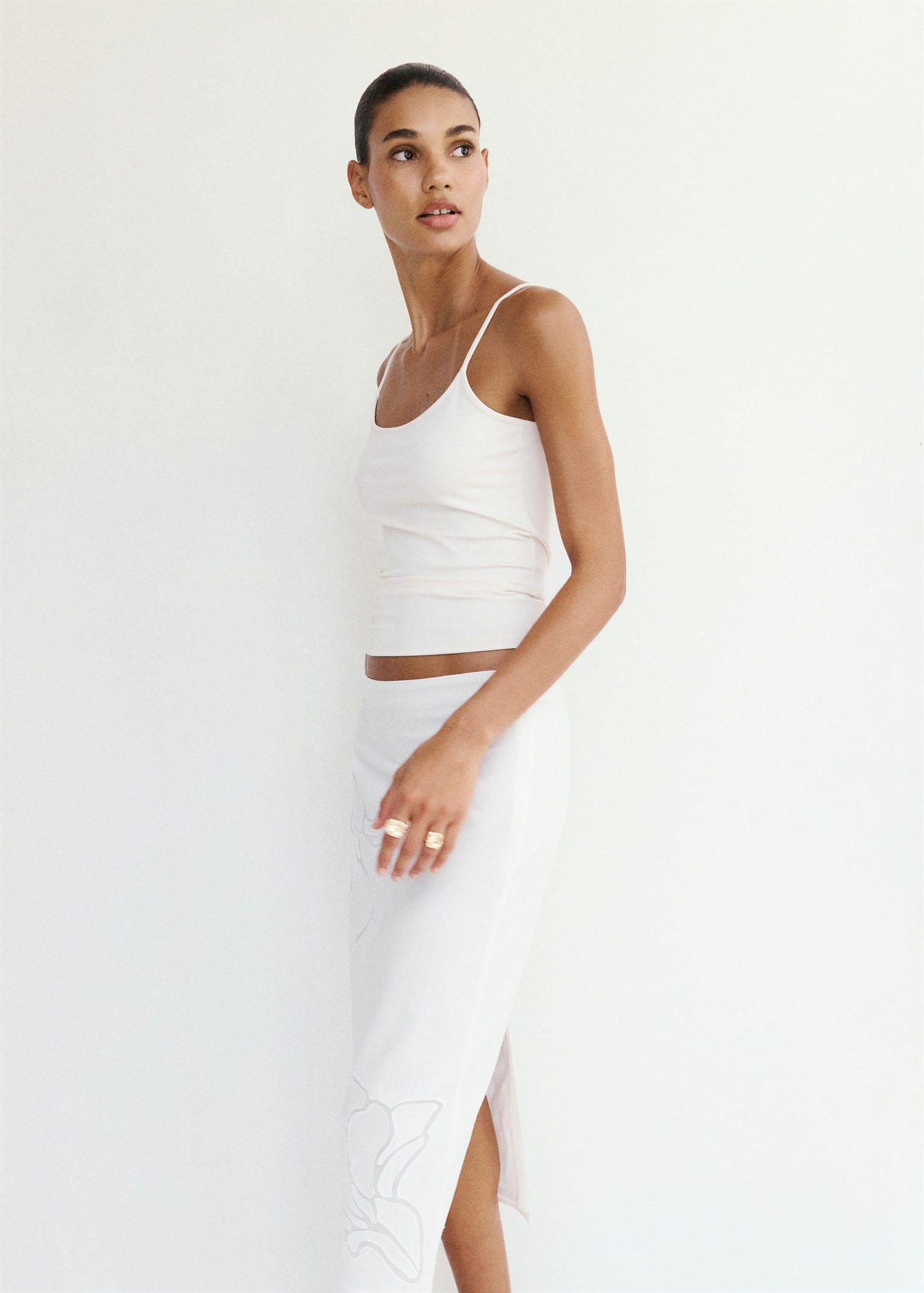 Linen skirt with floral embroidery