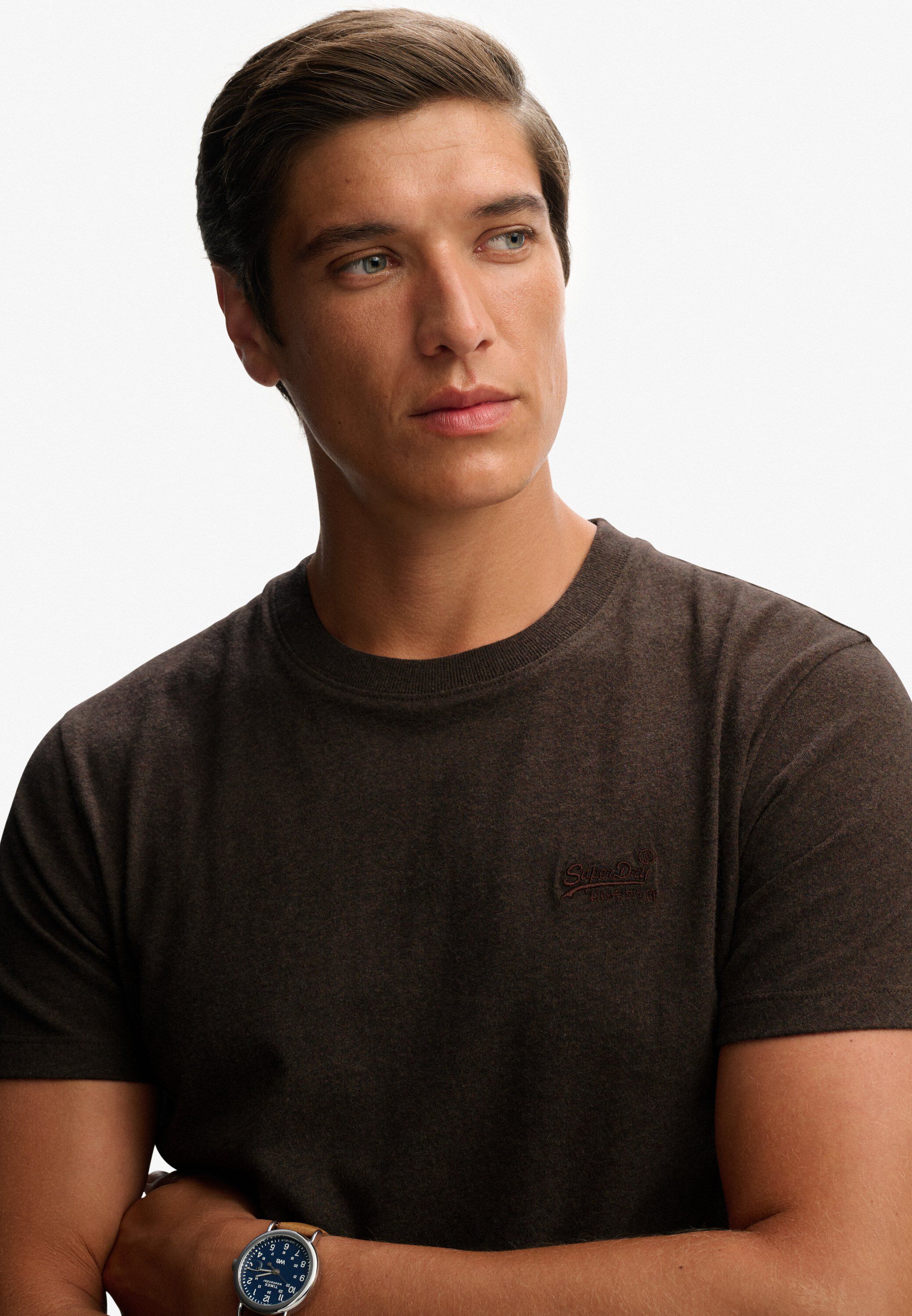 ESSENTIAL LOGO EMB TEE