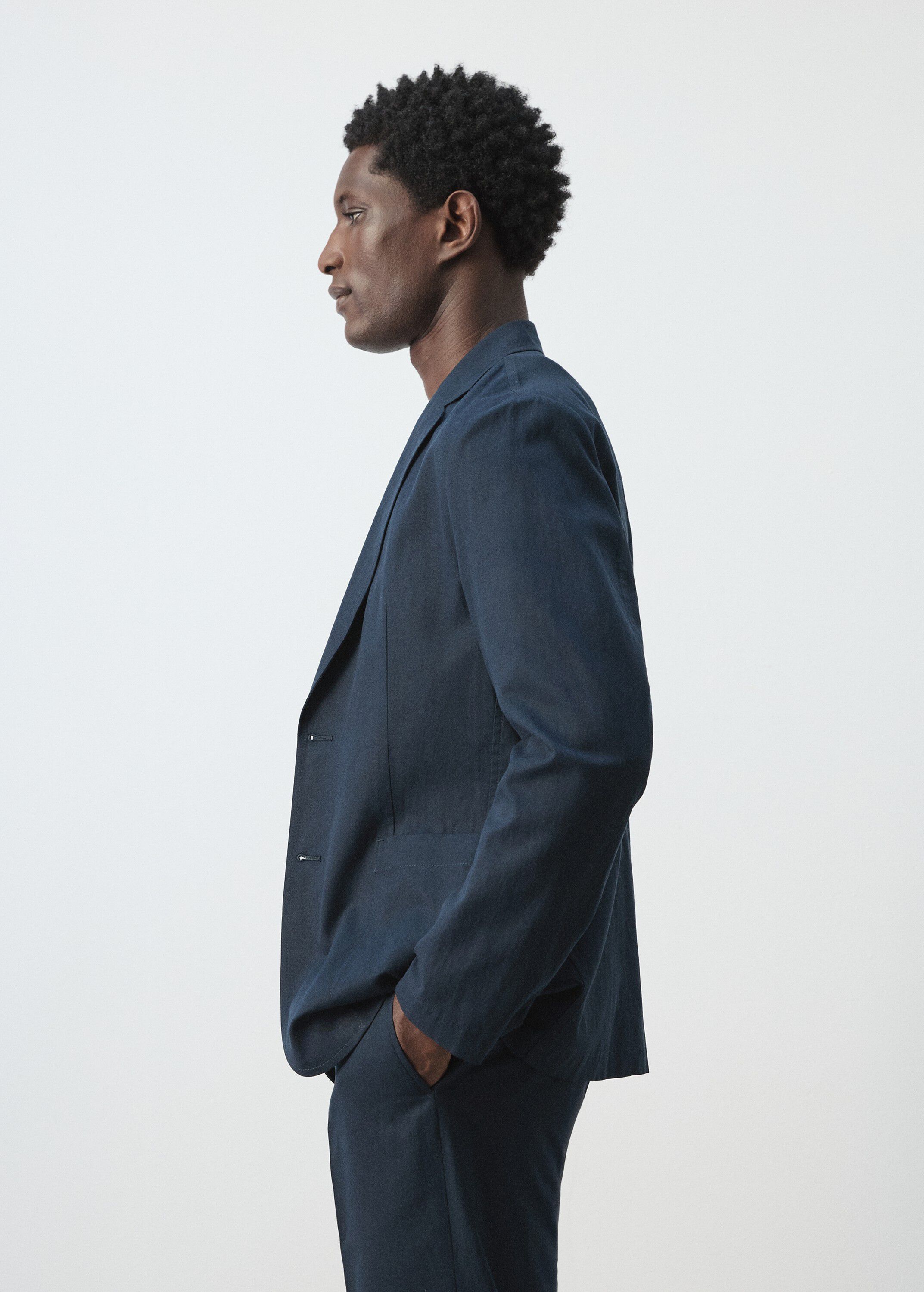 Slim-fit suit jacket made from a li