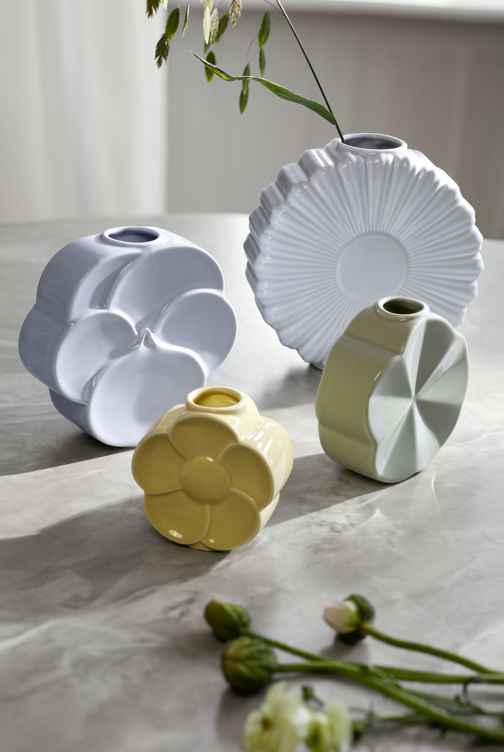 Flower Vase Stedmoderblomst H17 cm bl&aring; porcel&aelig;n