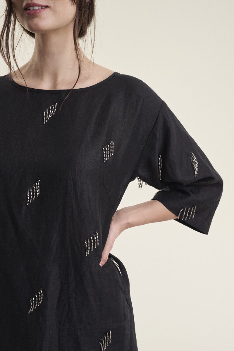 Airy linen kjole med perler