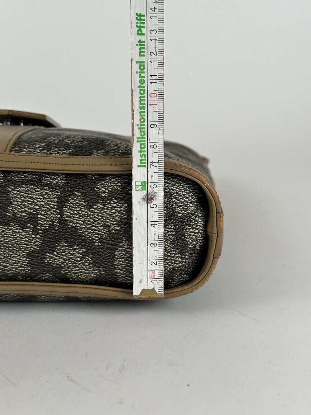 Yves Saint Laurent Shoulder Bag