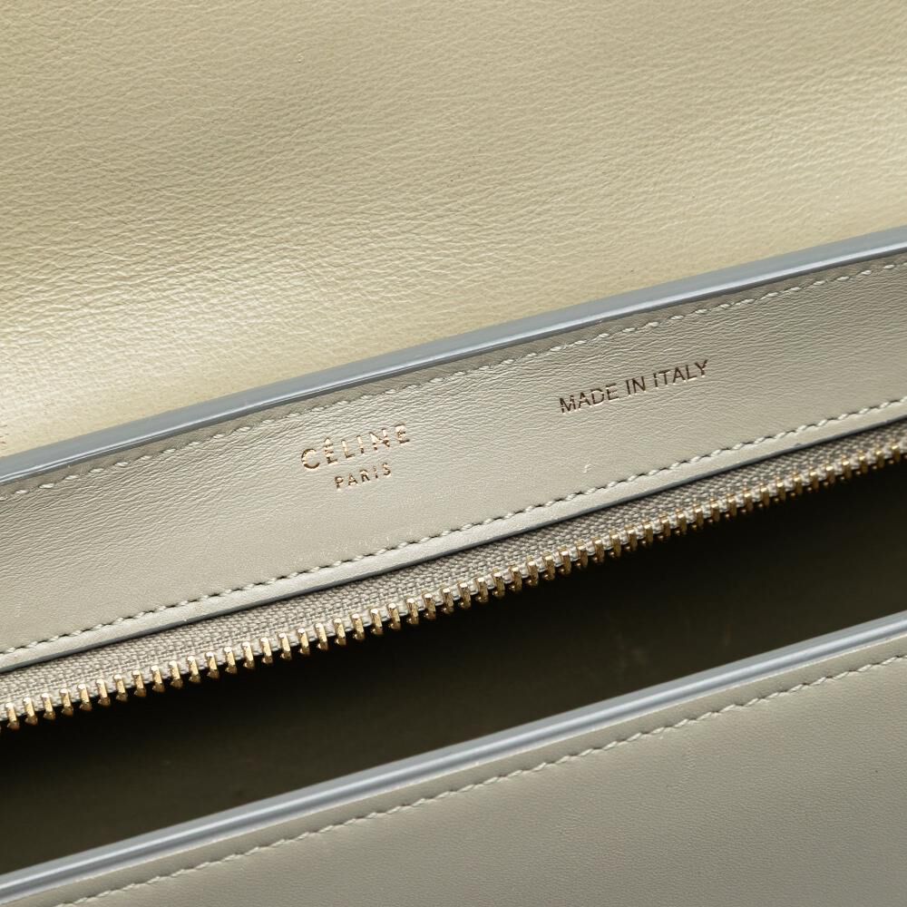 C&eacute;line Trapeze