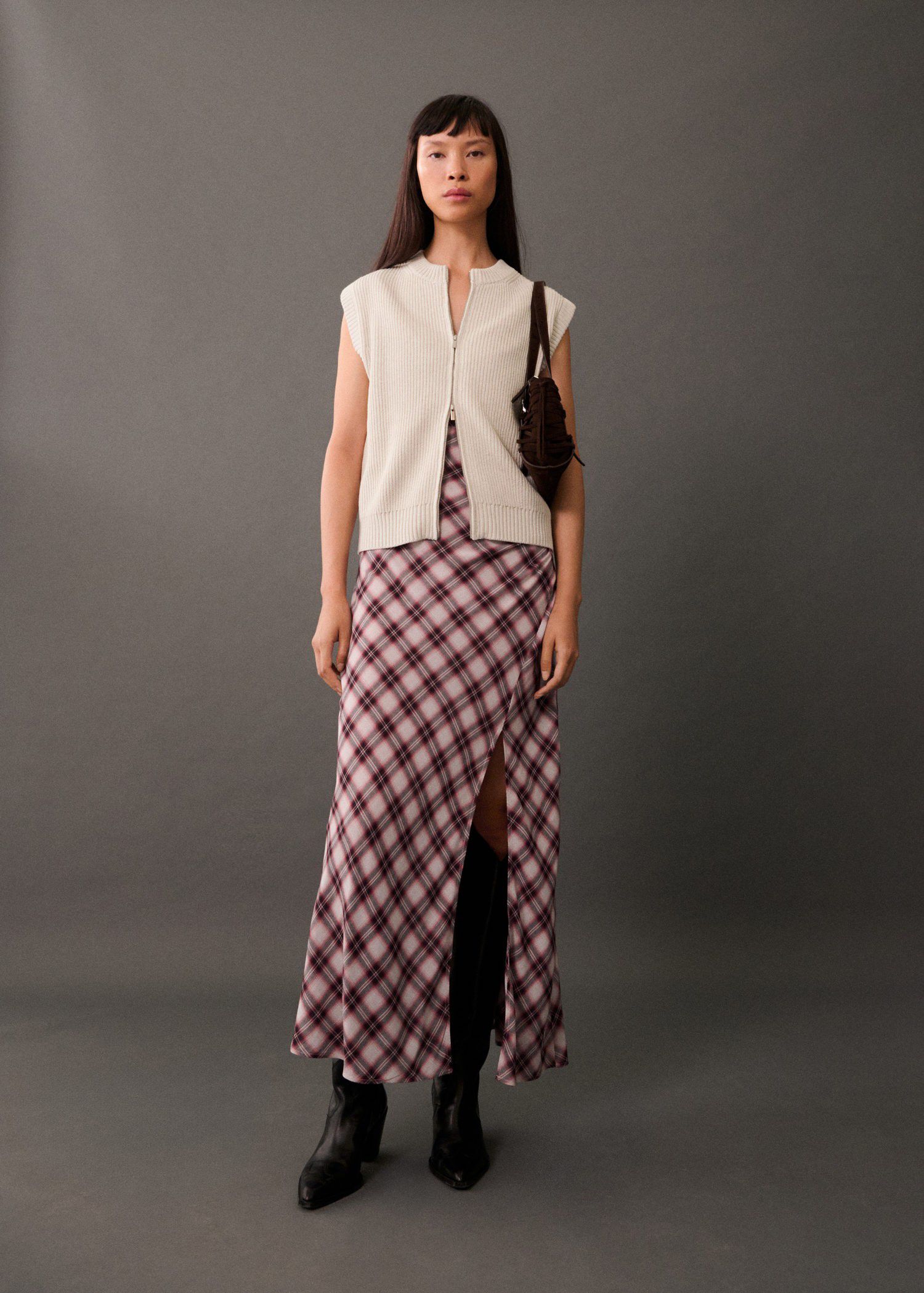 Knitted gilet with zip