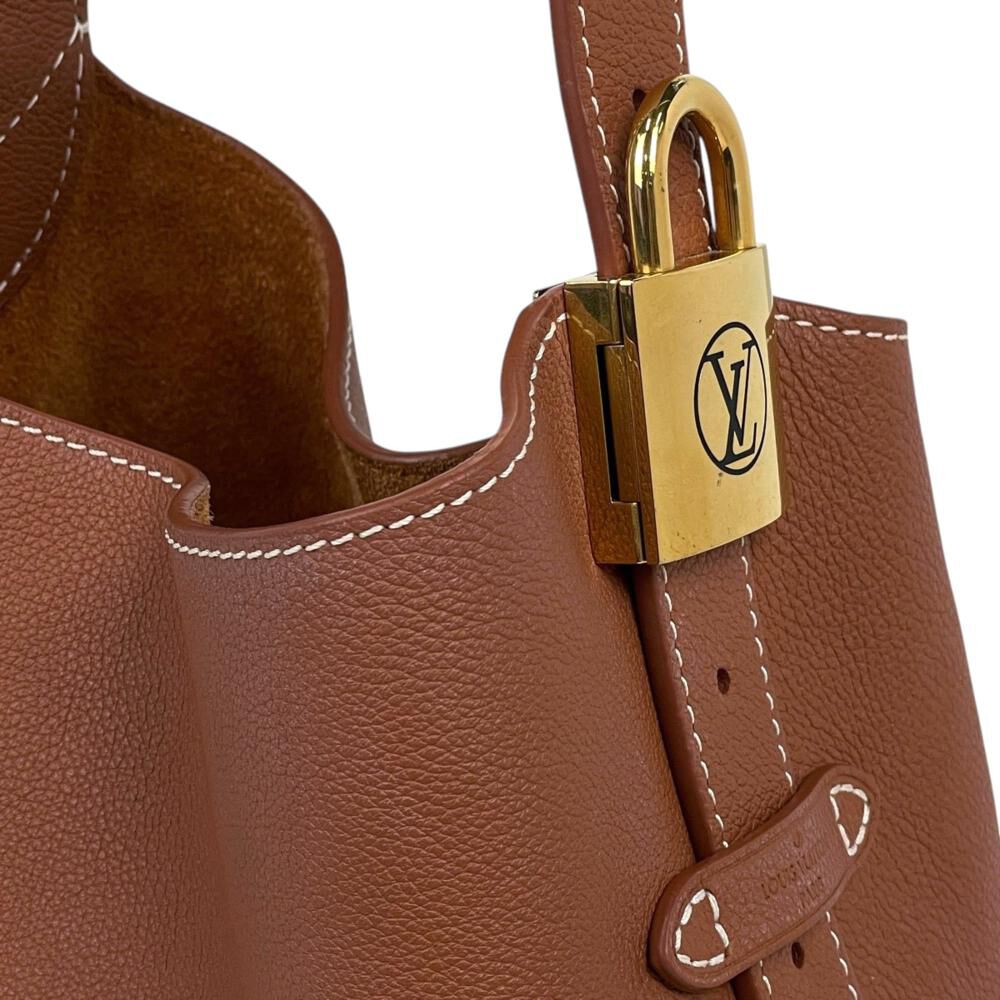 Louis Vuitton Shoulder Bags