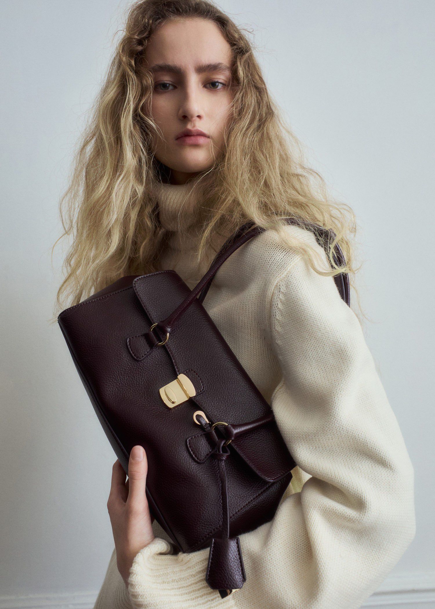 City shoulder bag with flap