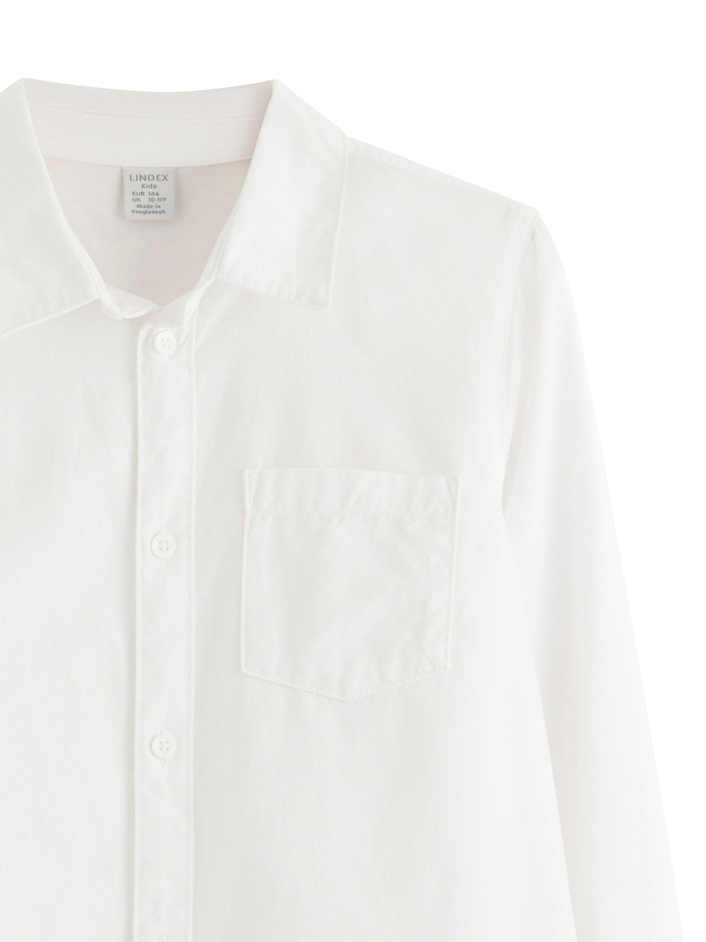 En bl&oslash;d og klassisk oxfordskjorte m