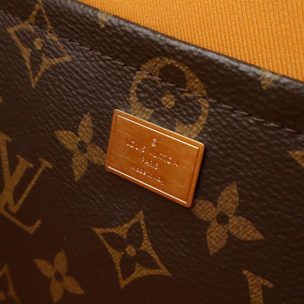 Louis Vuitton Shoulder Bags