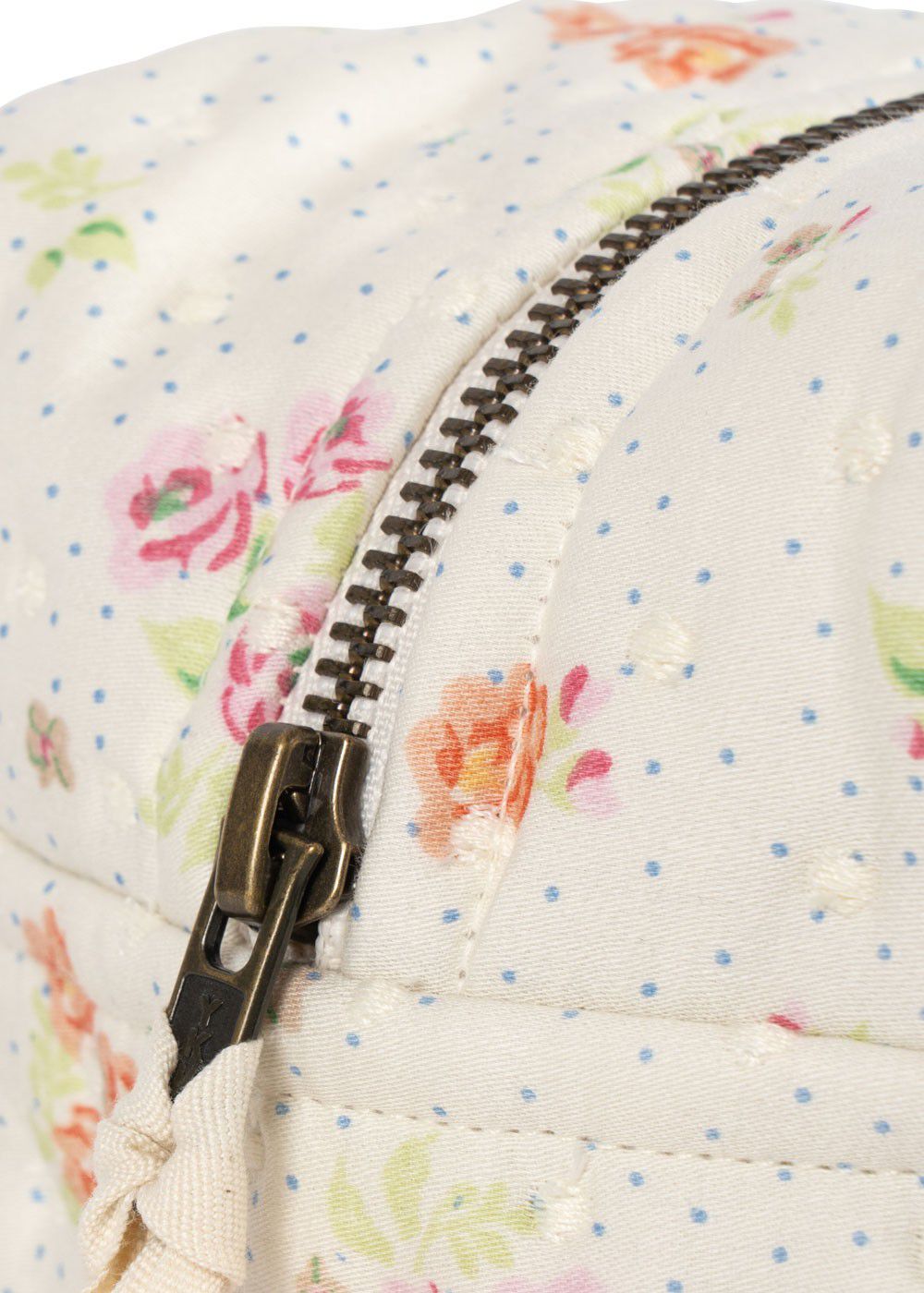 SMALL QUILTED TOILETRY BAG