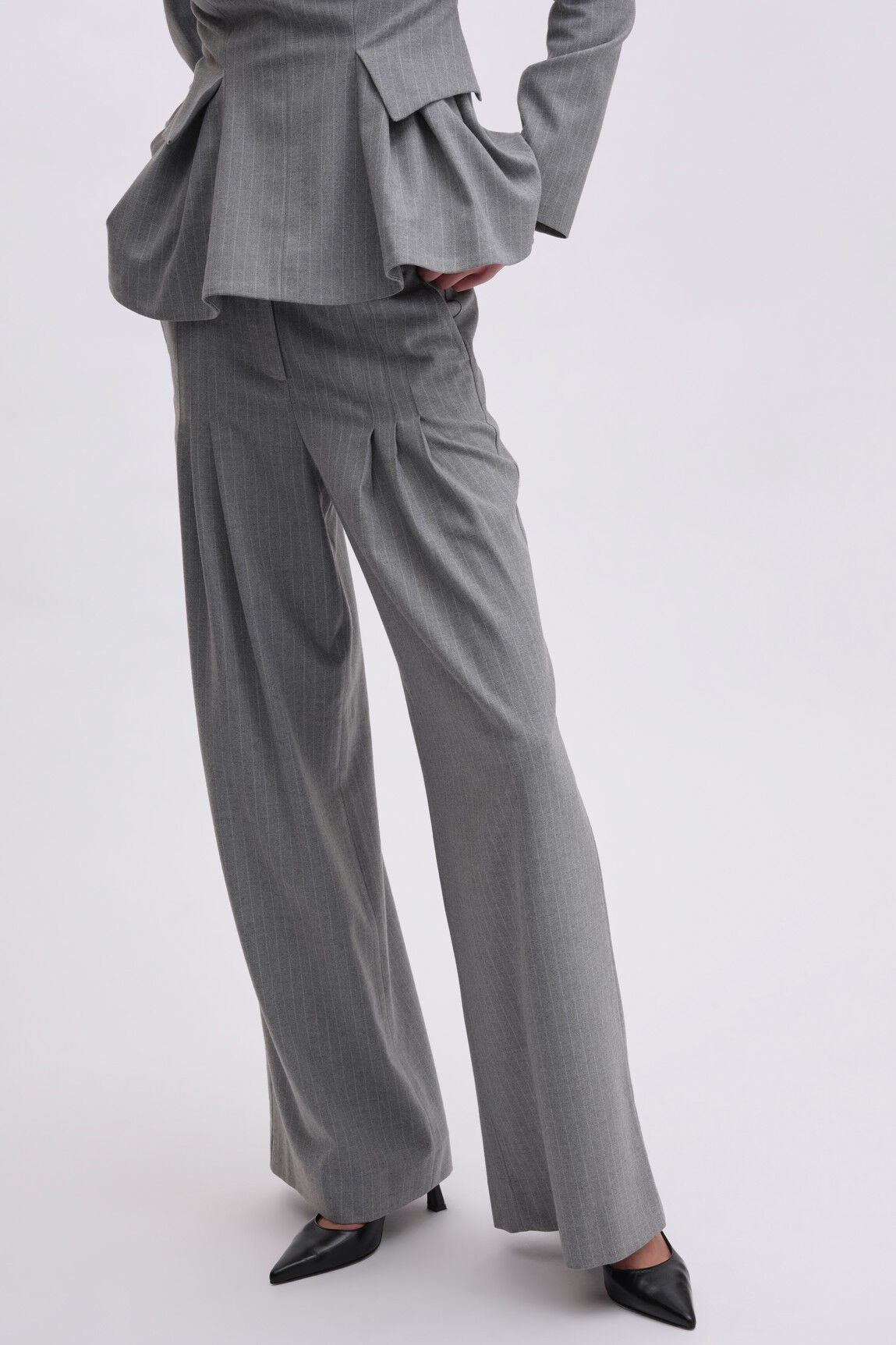 WIDE SUITING PANTS