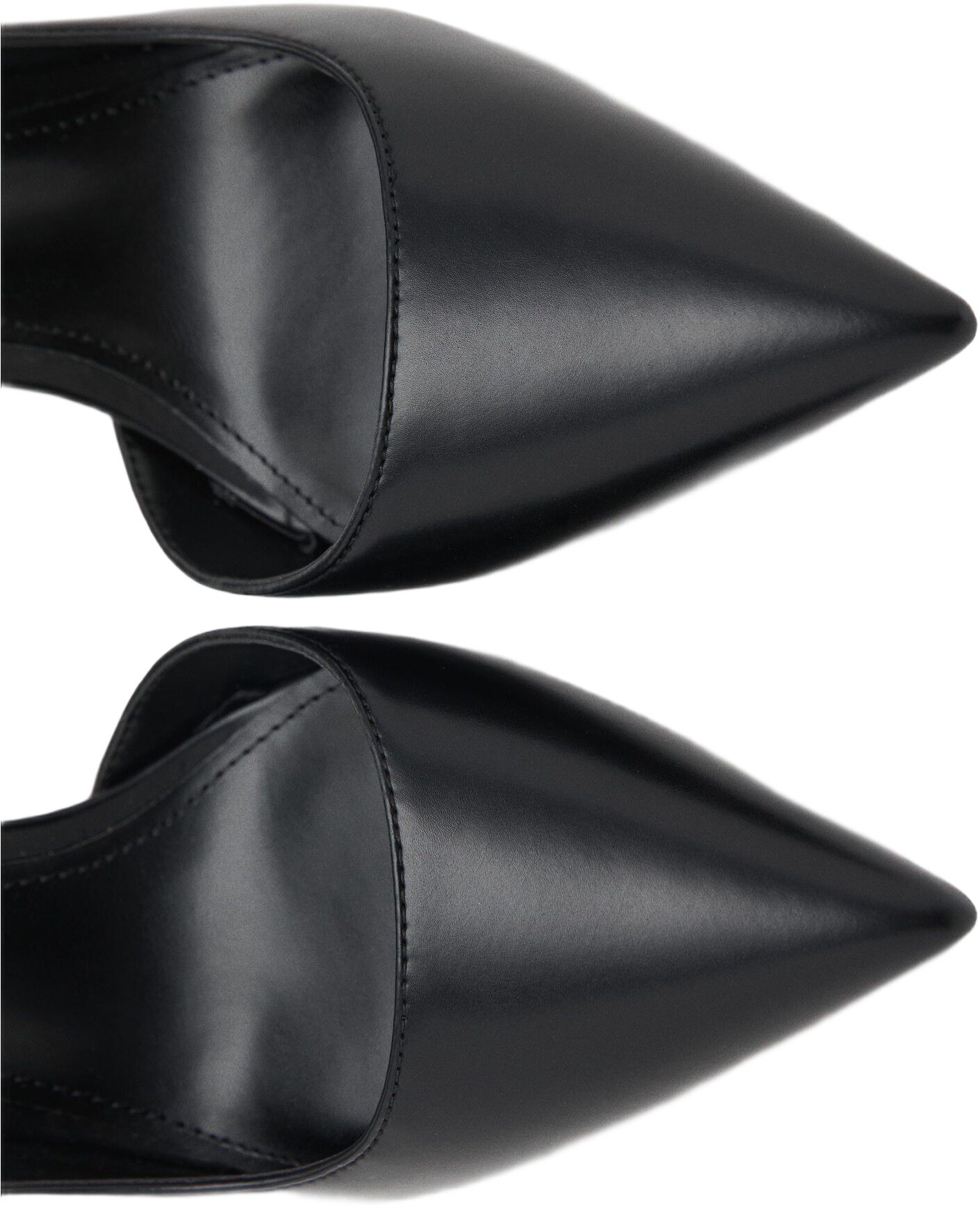 Asymmetrical heeled shoes