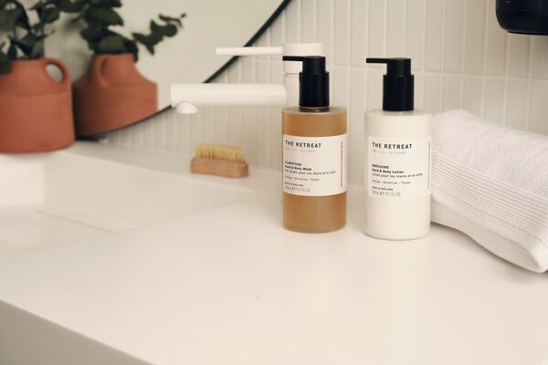 The Retreat Clarifying Hand & Body Wash