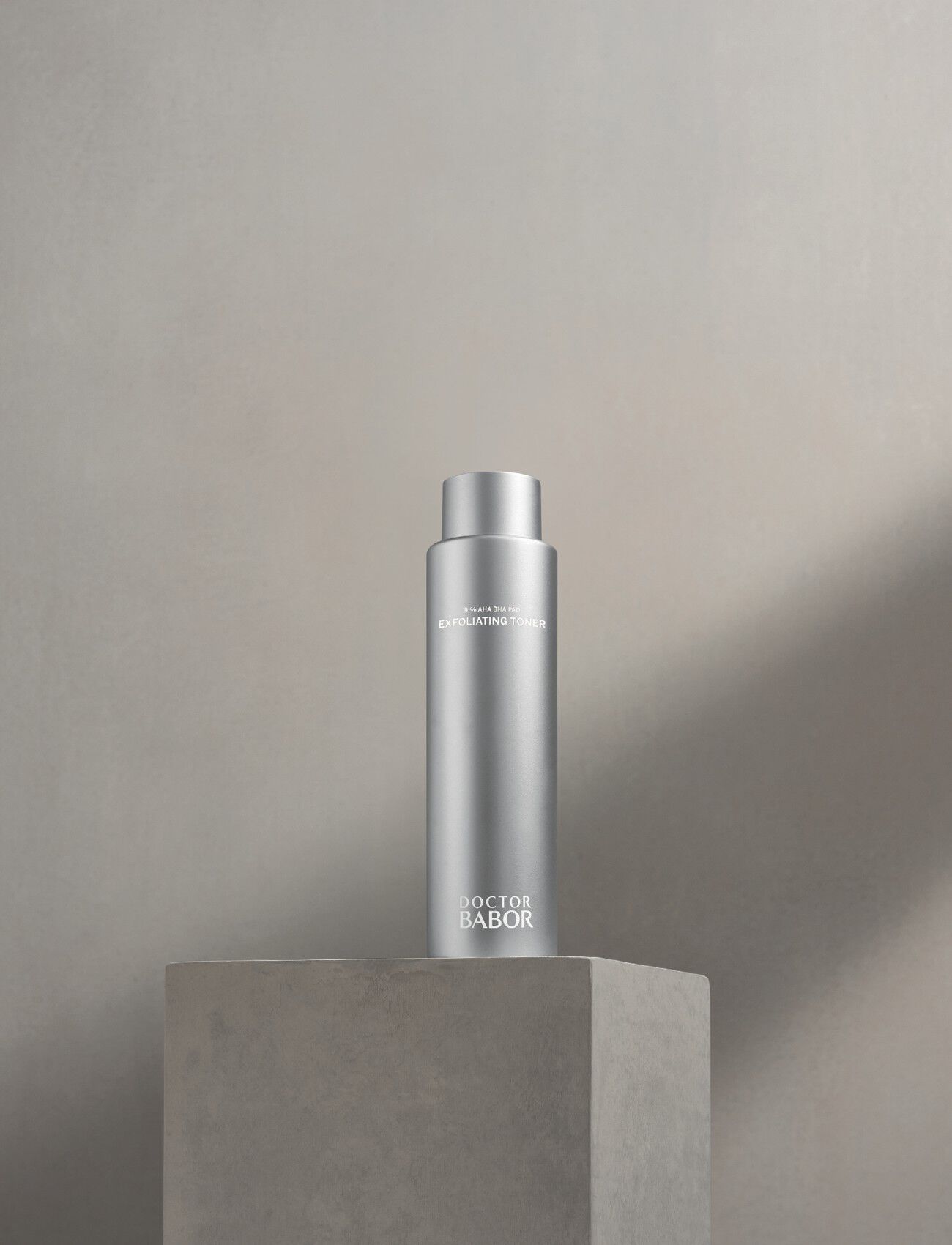 INSTANT EXFOLIATING TONER