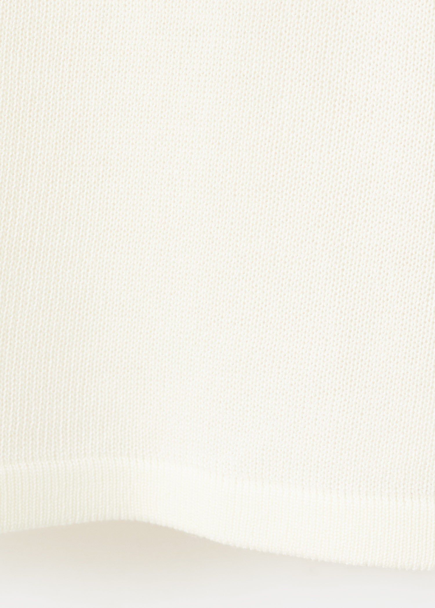 Short-sleeved knitted sweater