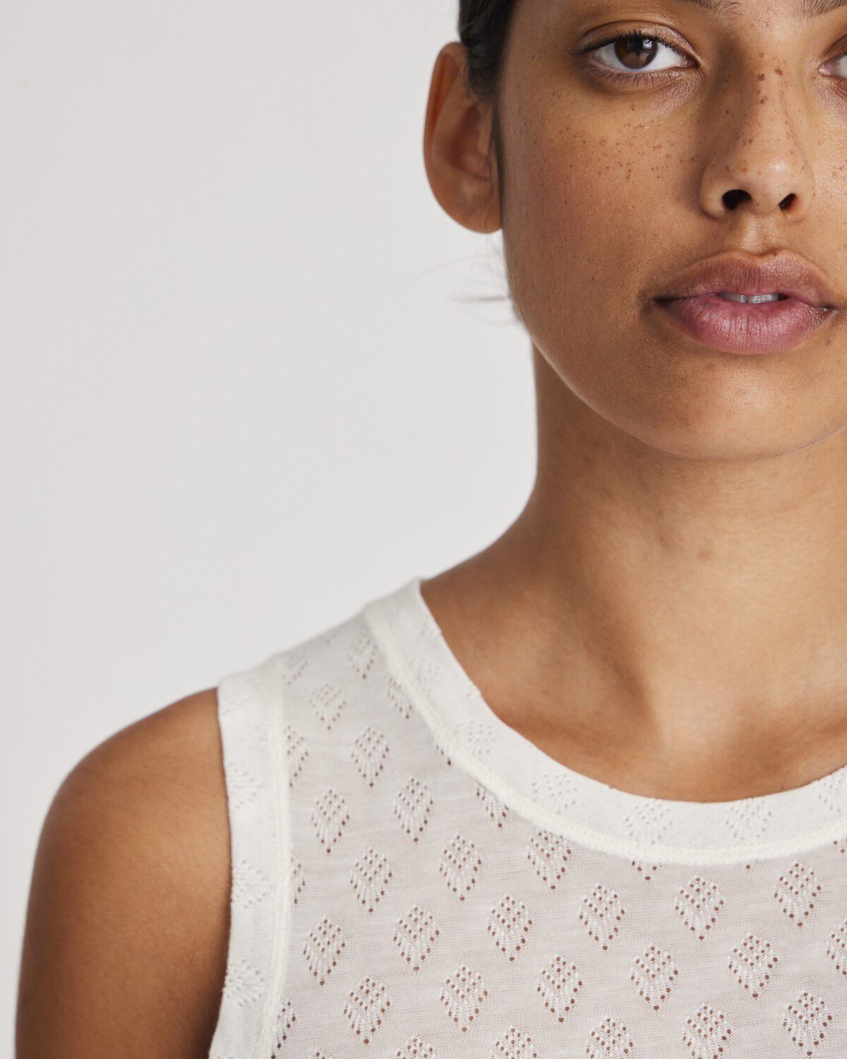 Alberte S&acute;less Silk Top