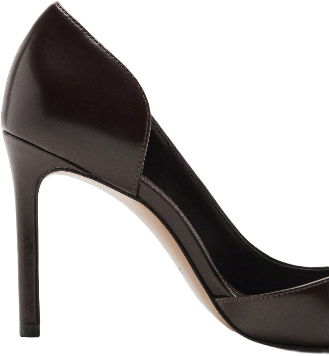 Asymmetrical heeled shoes