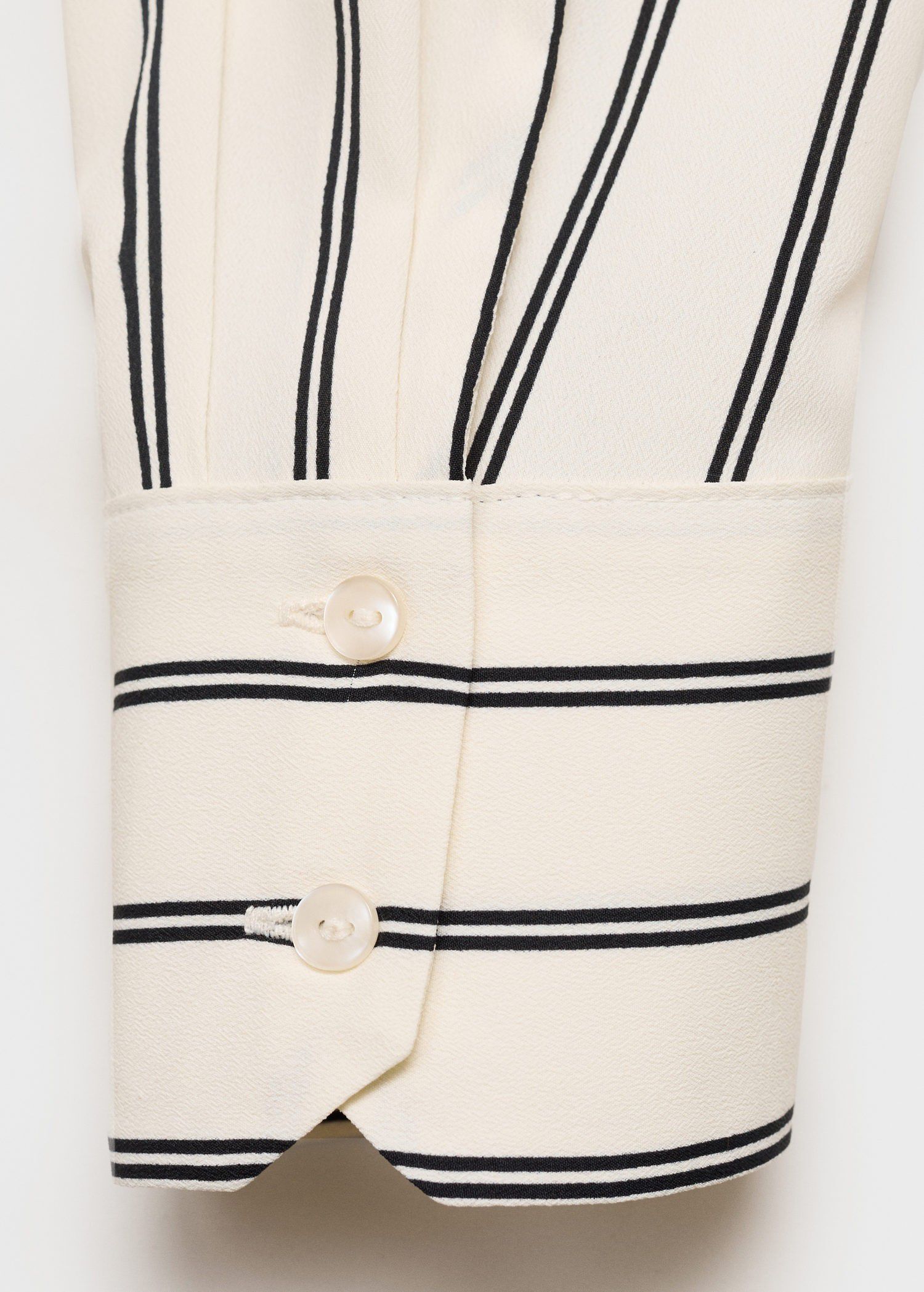 Fluid long-sleeved blouse