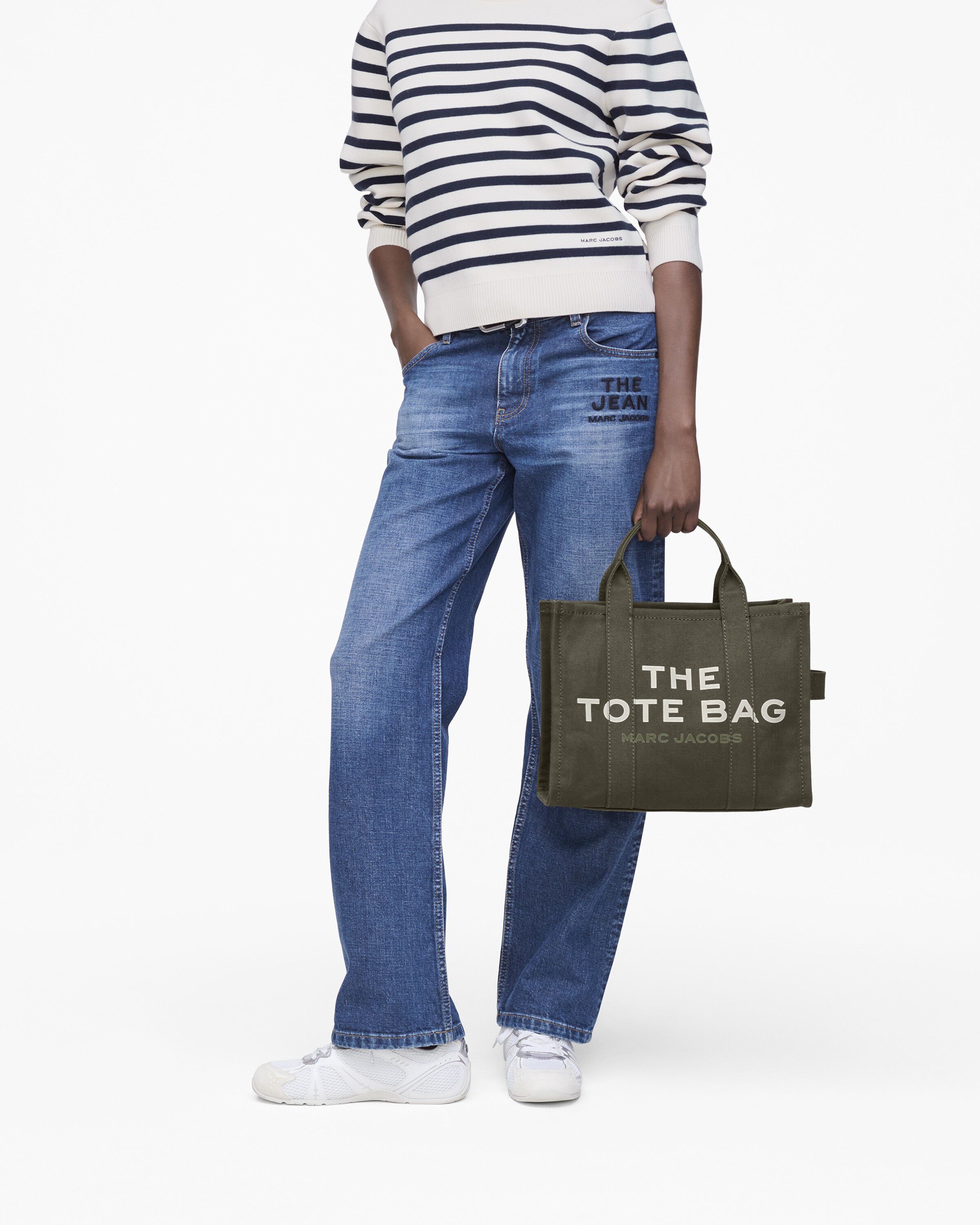 THE MEDIUM TOTE