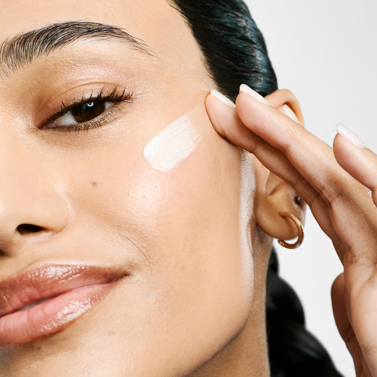 CC Cr&egrave;me - Tinted Concealer - H&auml;lsosam lyster och utstr&aring;lning