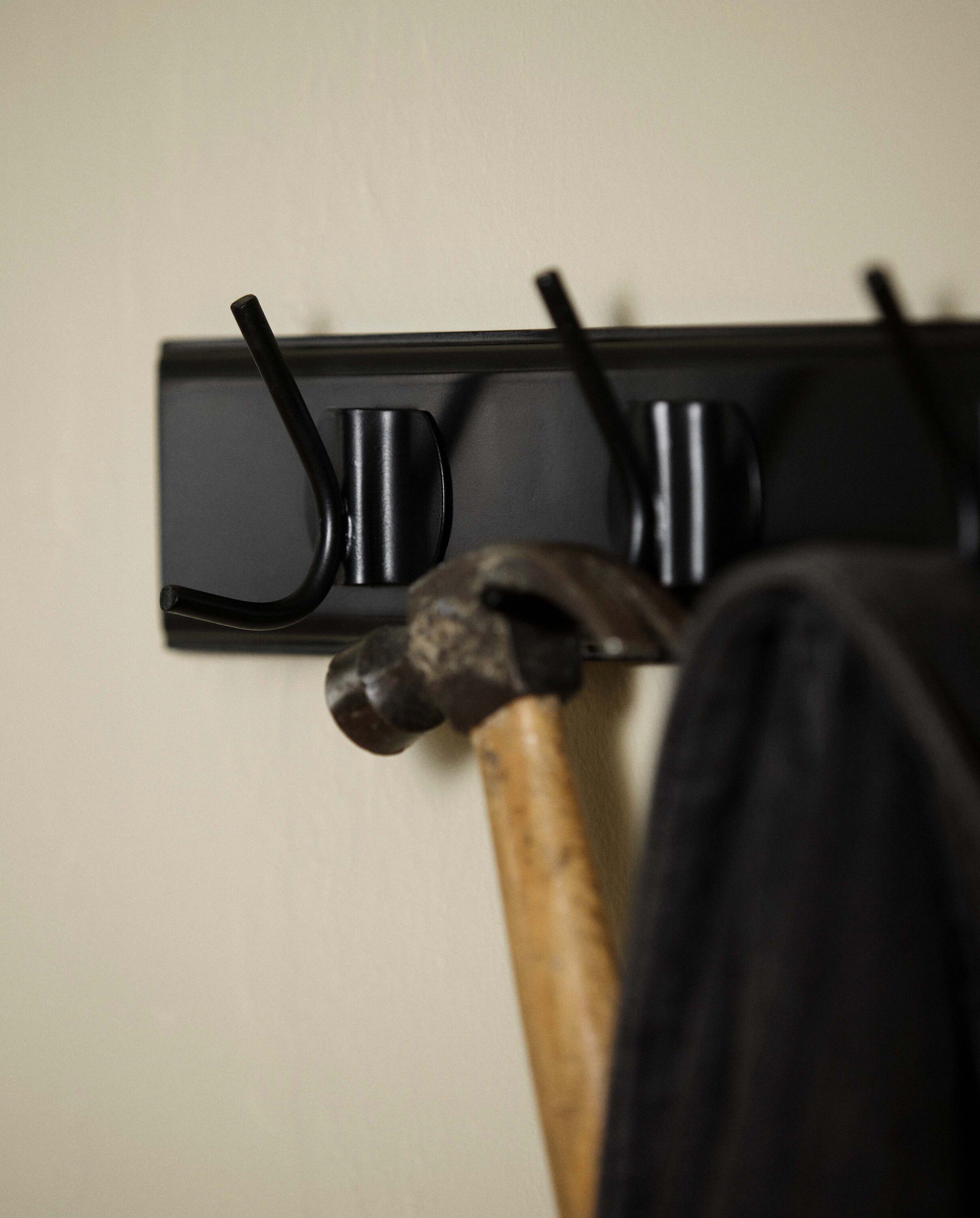 EDGY coat rack, 8 hooks - black w. black finish