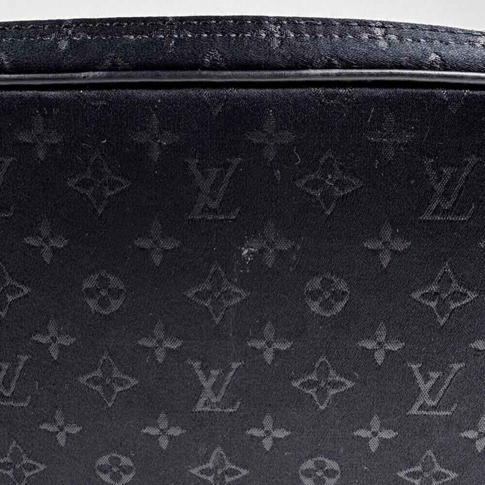 Louis Vuitton Shoulder Bags