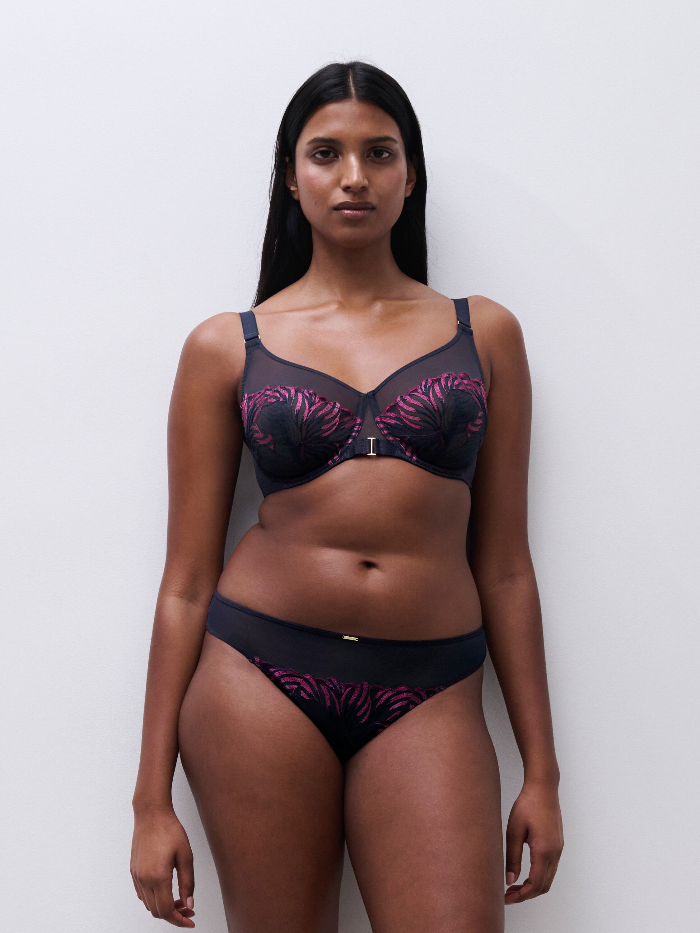 Legend Very covering underwired bra