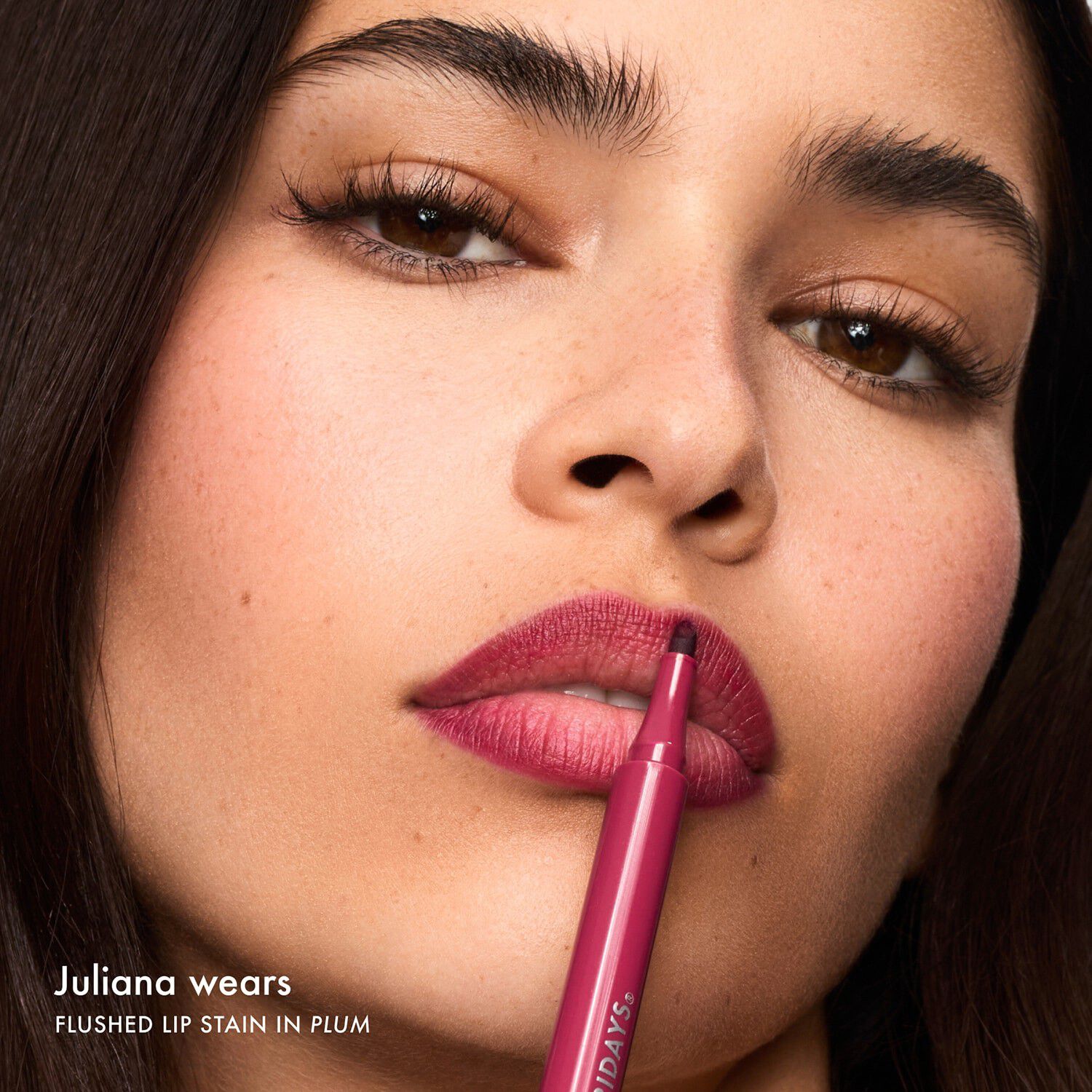 Detta l&aring;ngvariga l&auml;ppstift ger l&auml;pparna en mjuk, str&aring;lande nyans som f