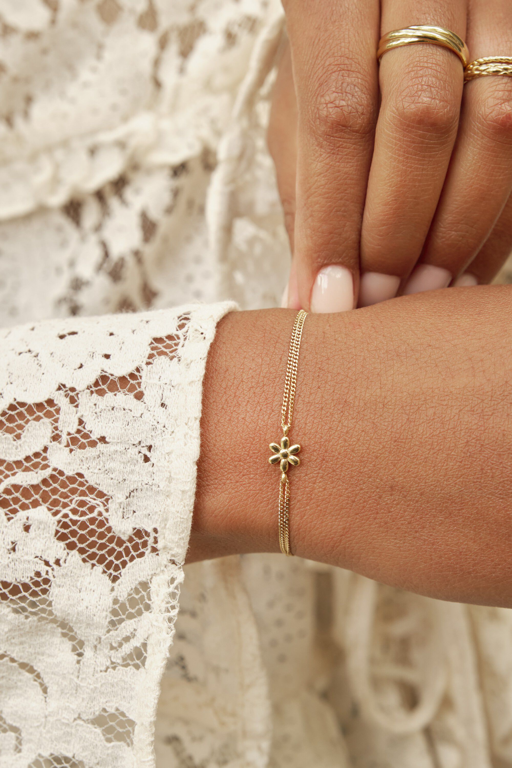 Bracelet gifting flower