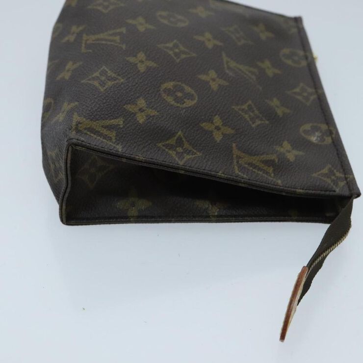 Louis Vuitton Poche Toilette