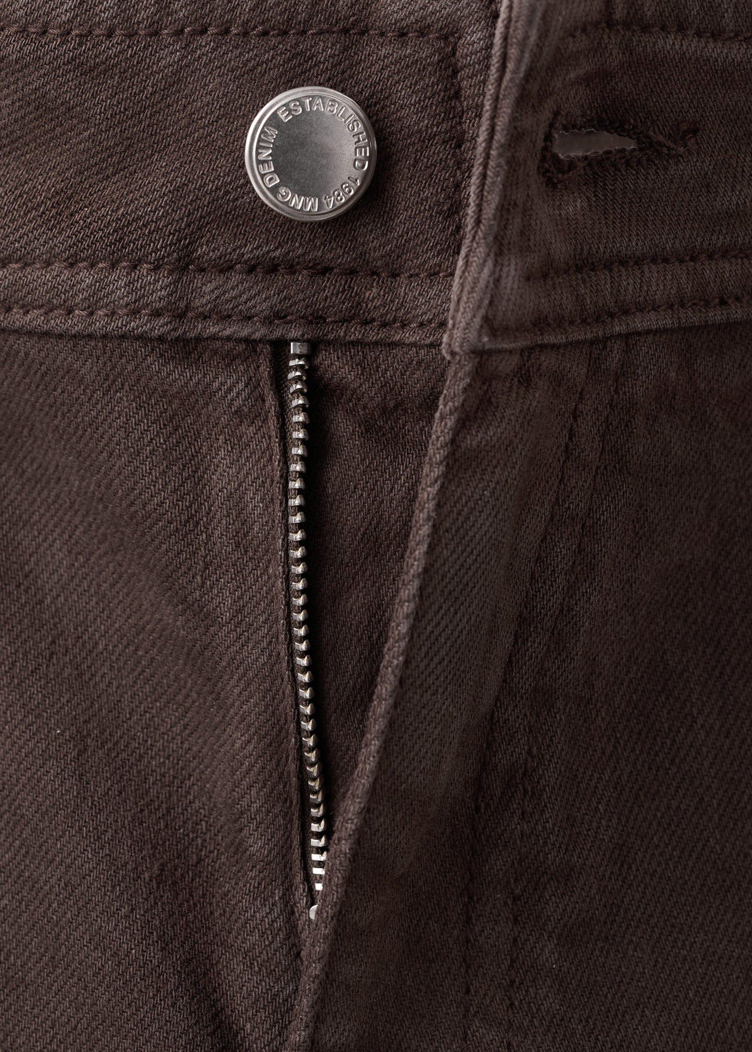 Wide-leg jeans with pockets
