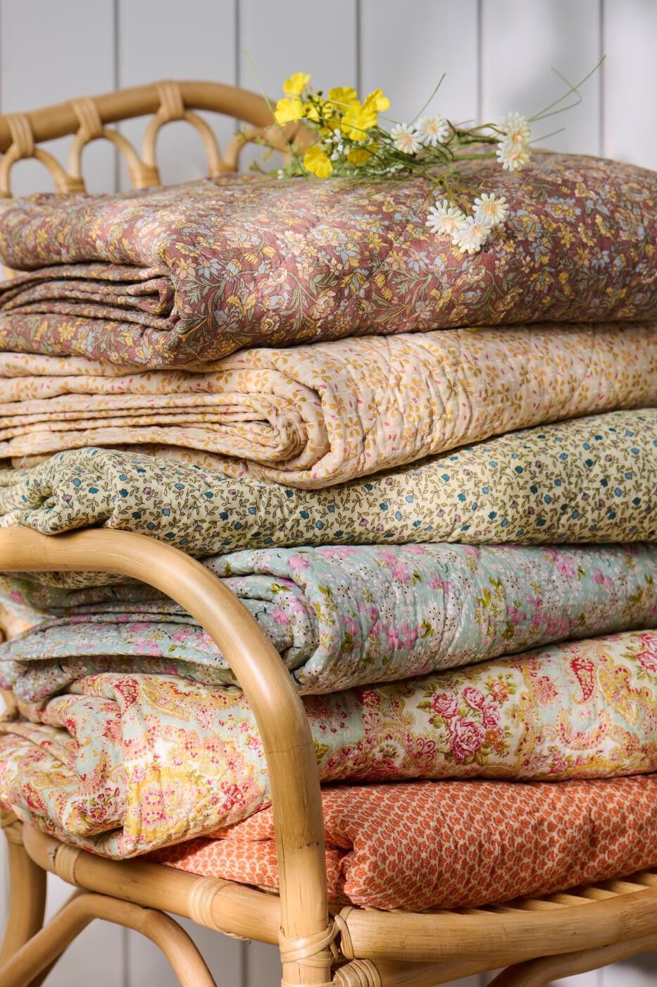 Quilt st&oslash;vet bordeaux m/bl&aring;, gule og gr&oslash;nne