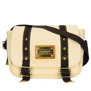 Louis Vuitton Shoulder Bags