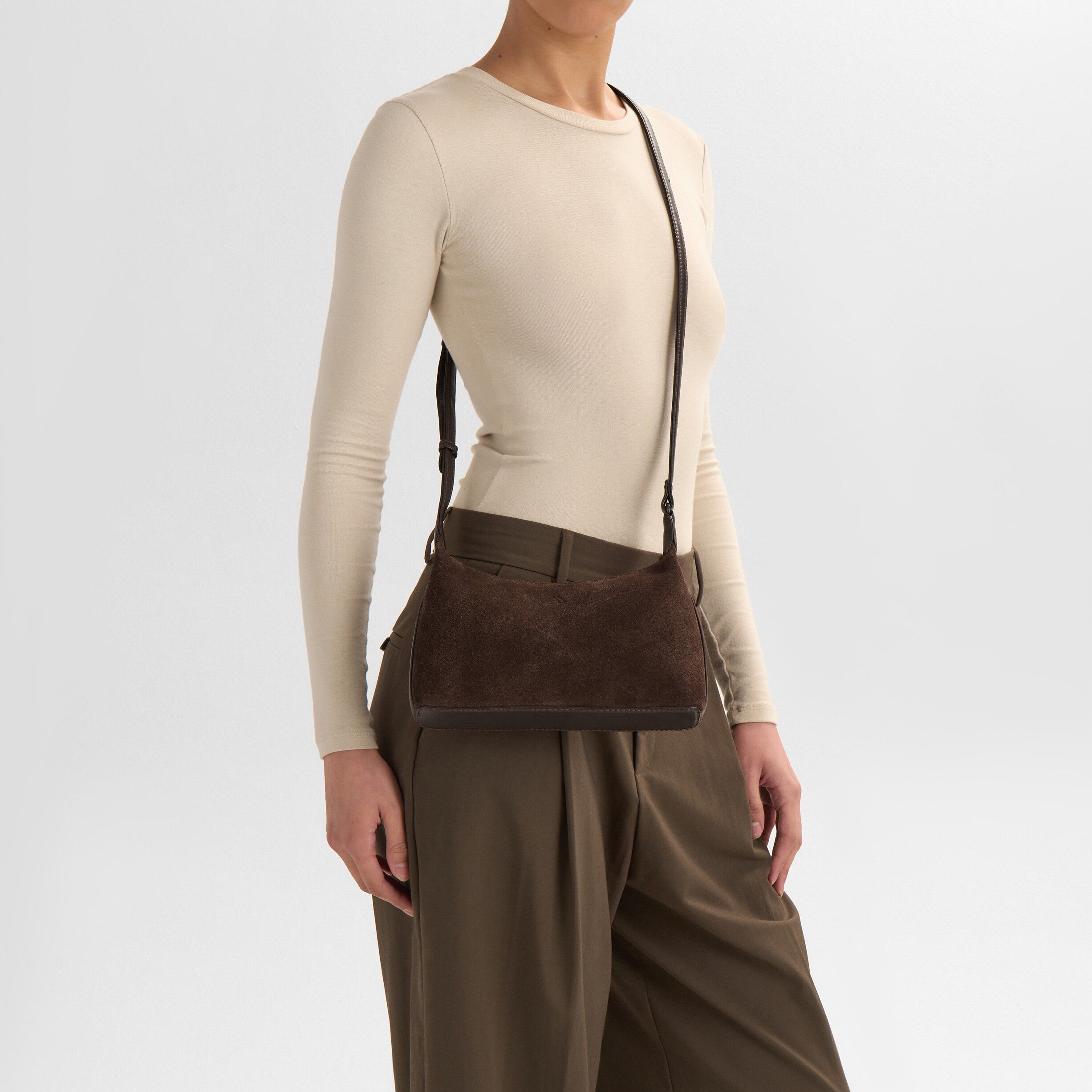 AvenyaMBG Cross. Bag, Suede
