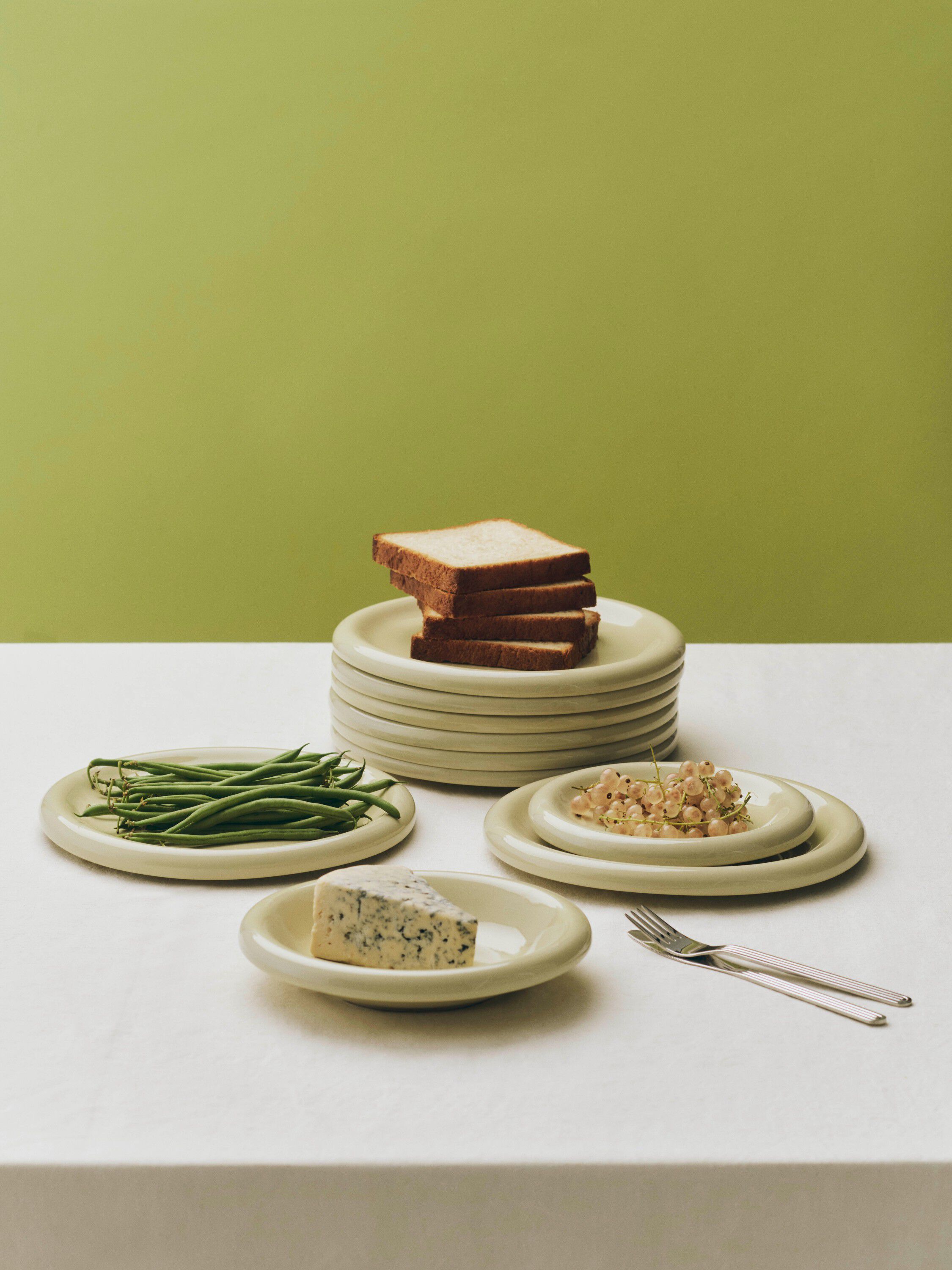 Barro Plate-Set of 2-&Oslash;18-Pistachio