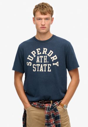 ATHLETIC ESS TEE