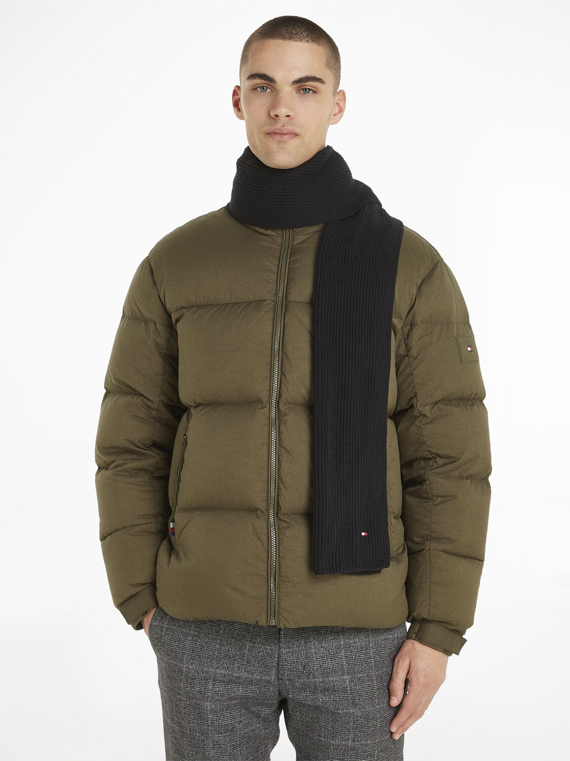 ESSENTIAL FLAG SCARF