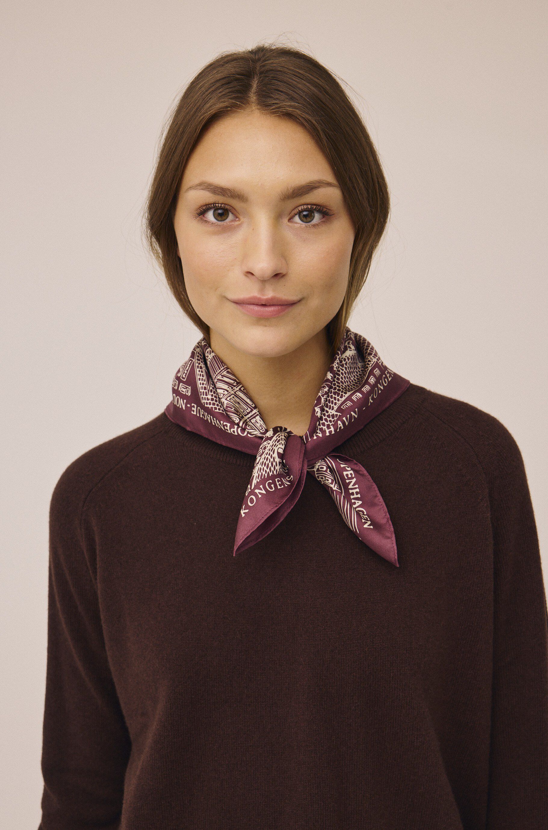 Magasin Iconic Scarf 53x53cm - 100% Silke