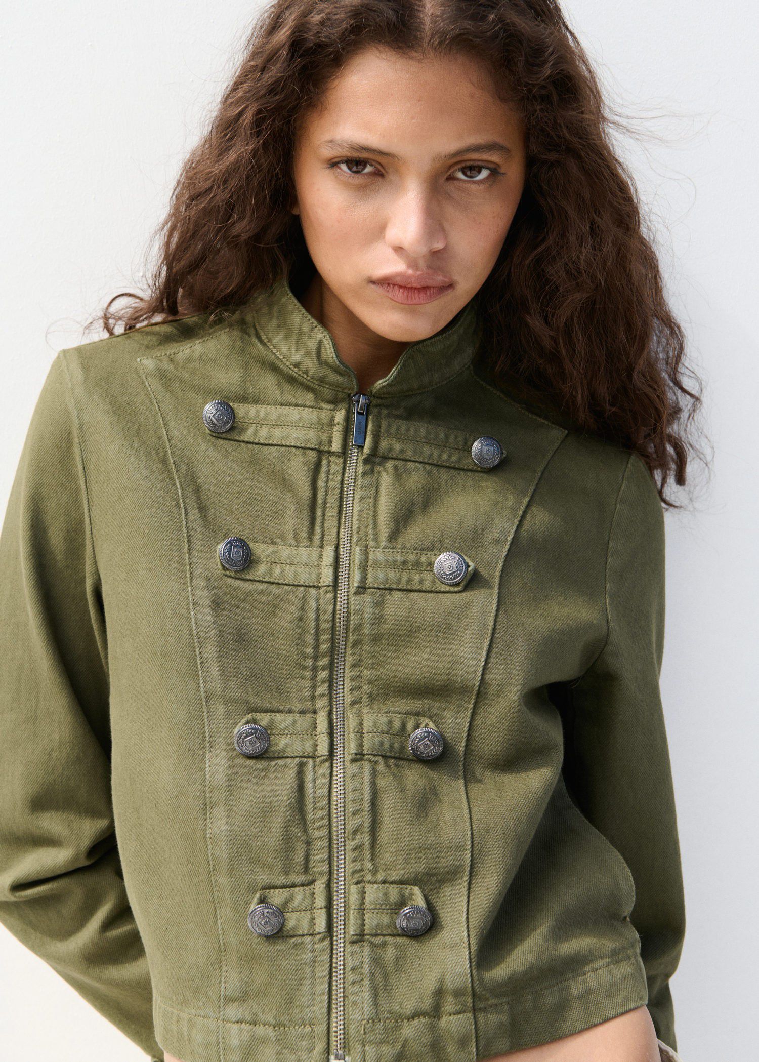 Fitted jacket with band collar