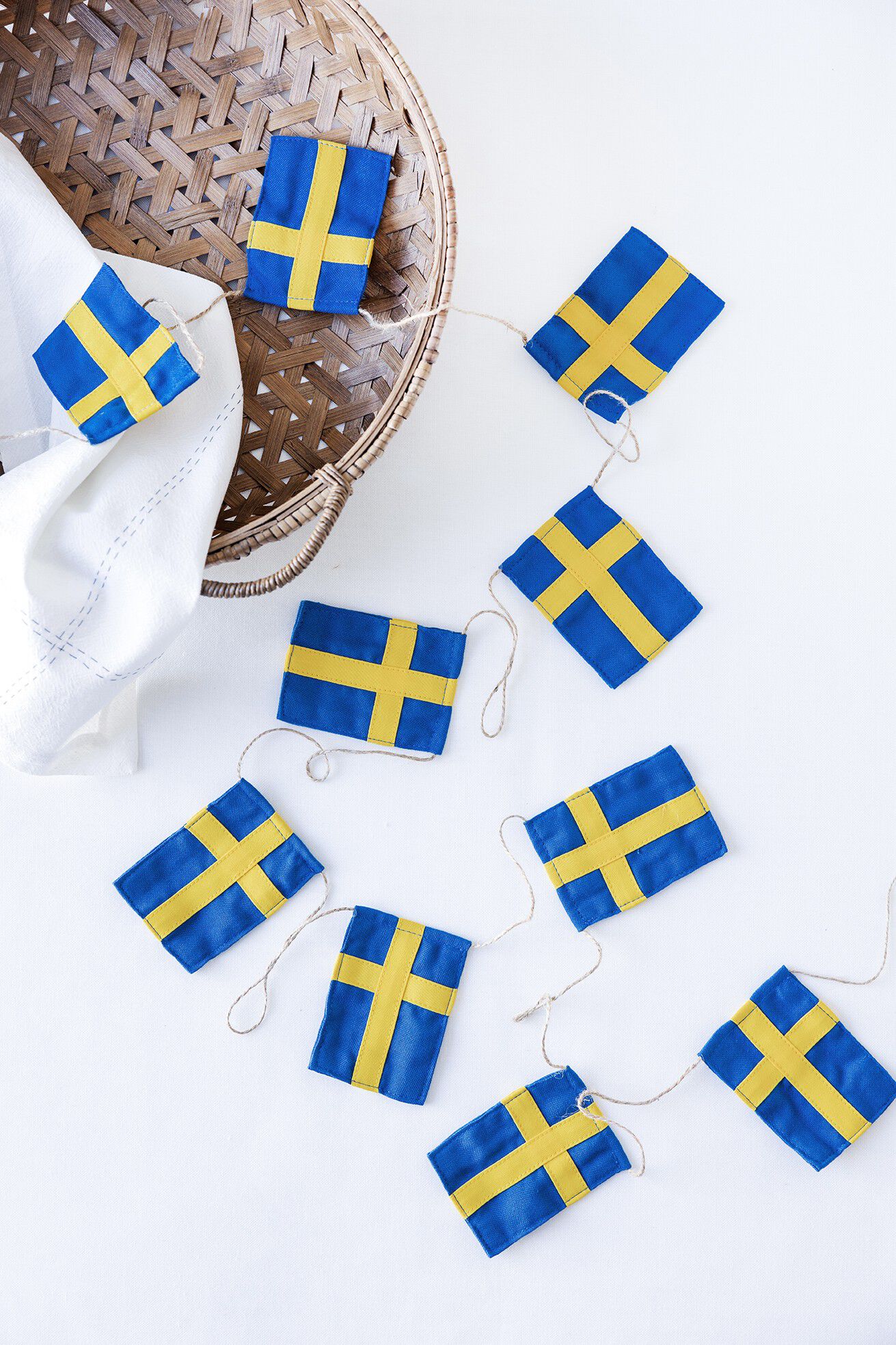 Stor flagranke med 10 Svenske flag