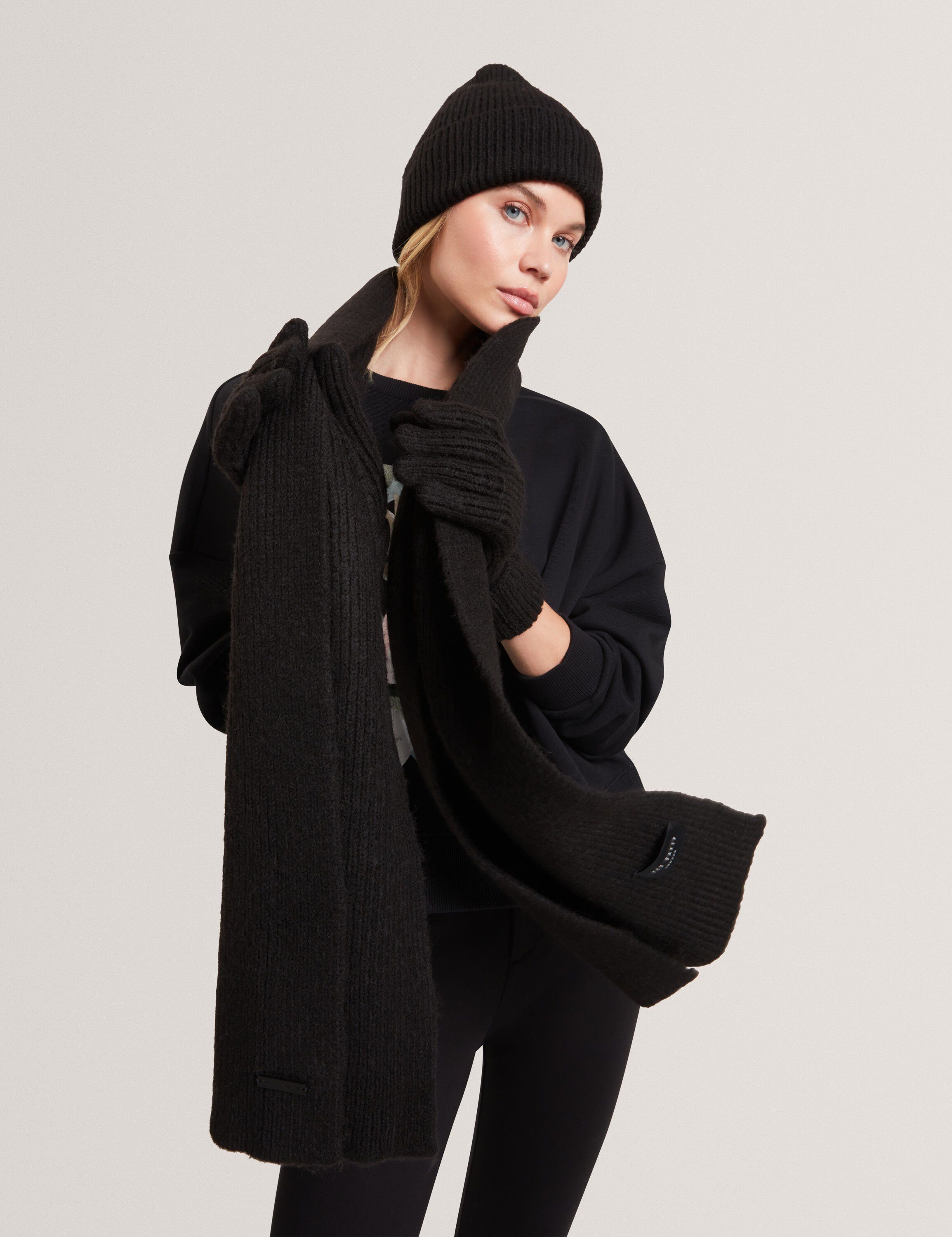 LIDIIES Knitted Ribbed Scarf