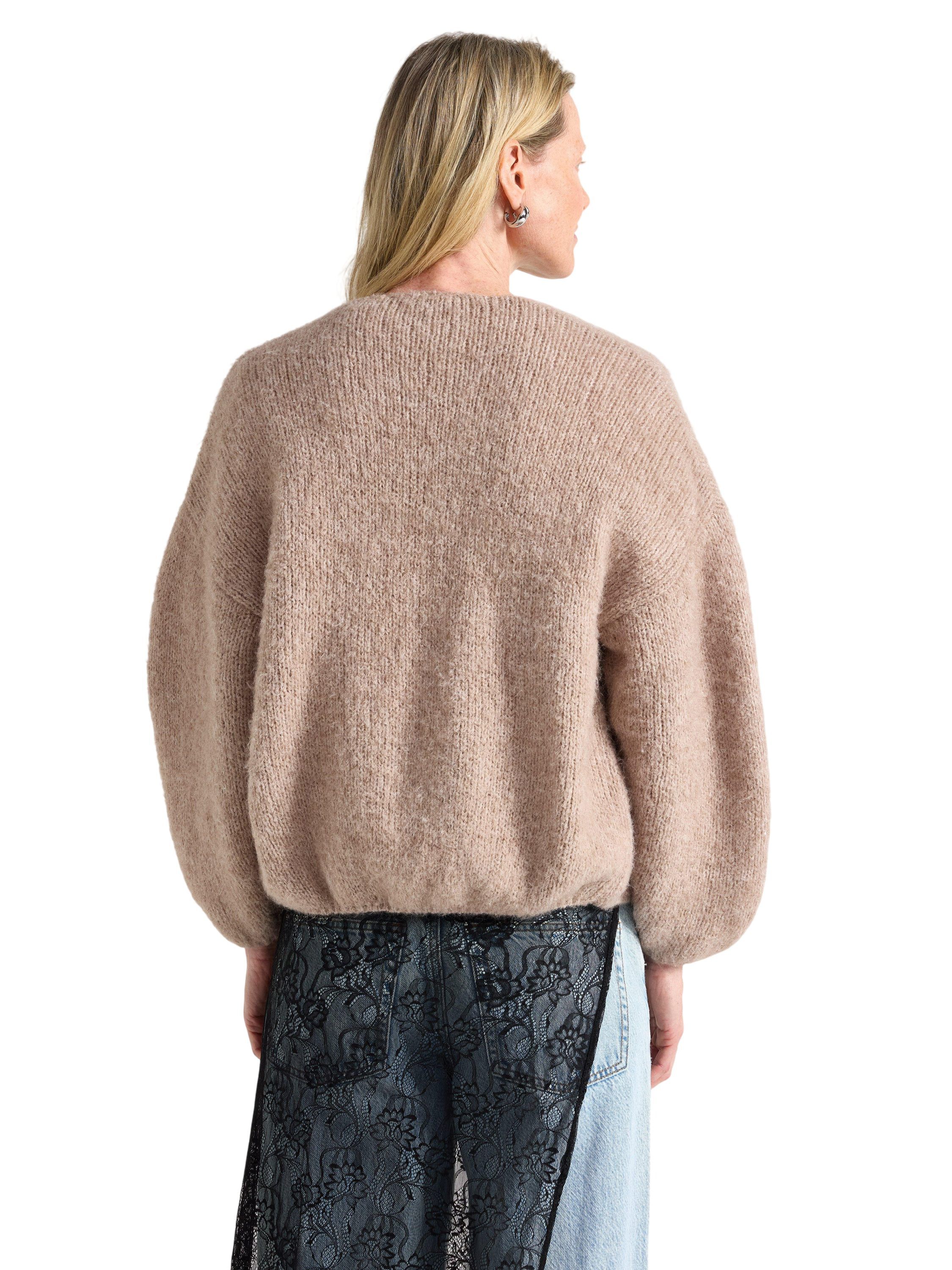 Soft and cosy knitted cardigan with
