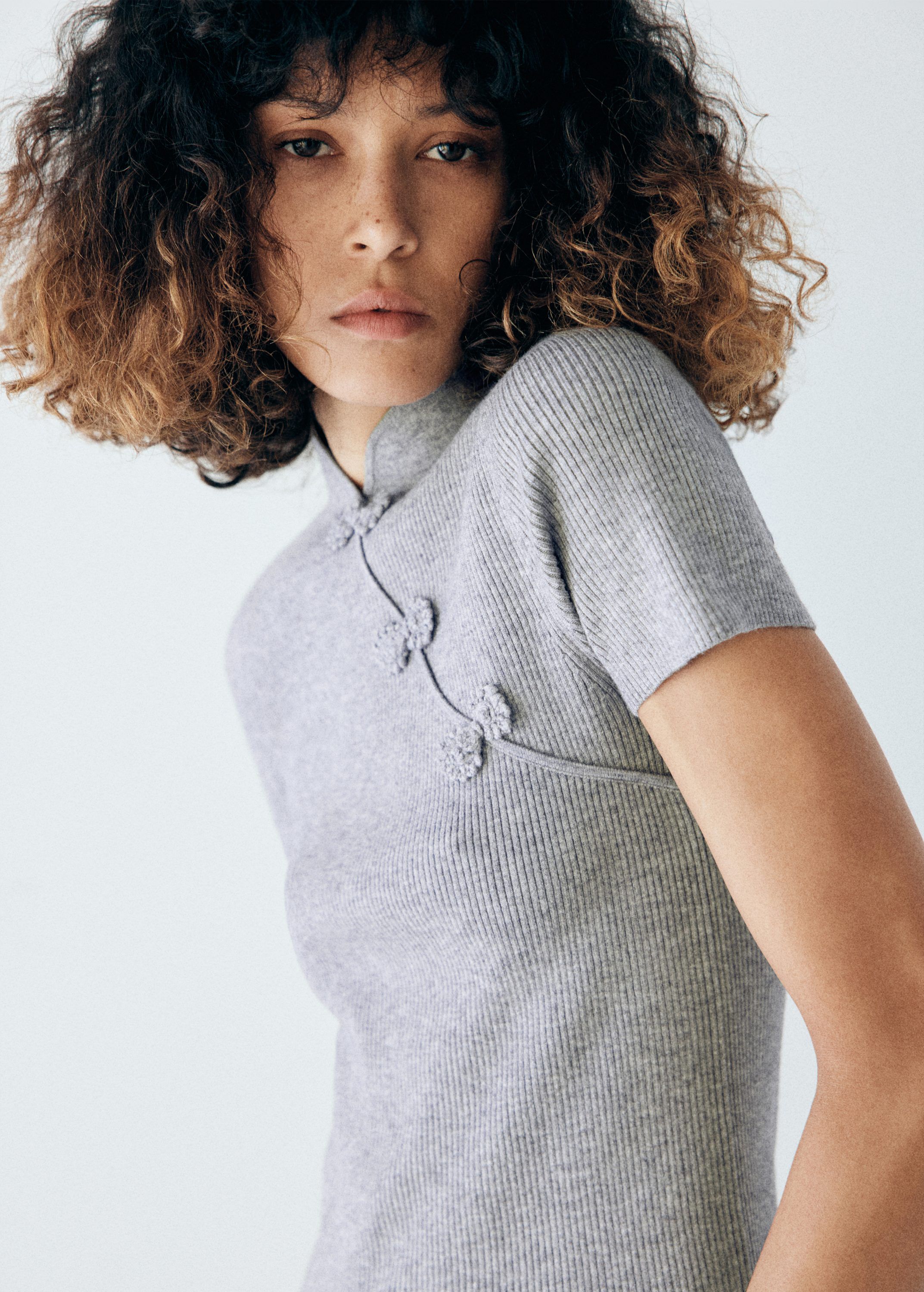 Ribbed knitted jumper with frog clo