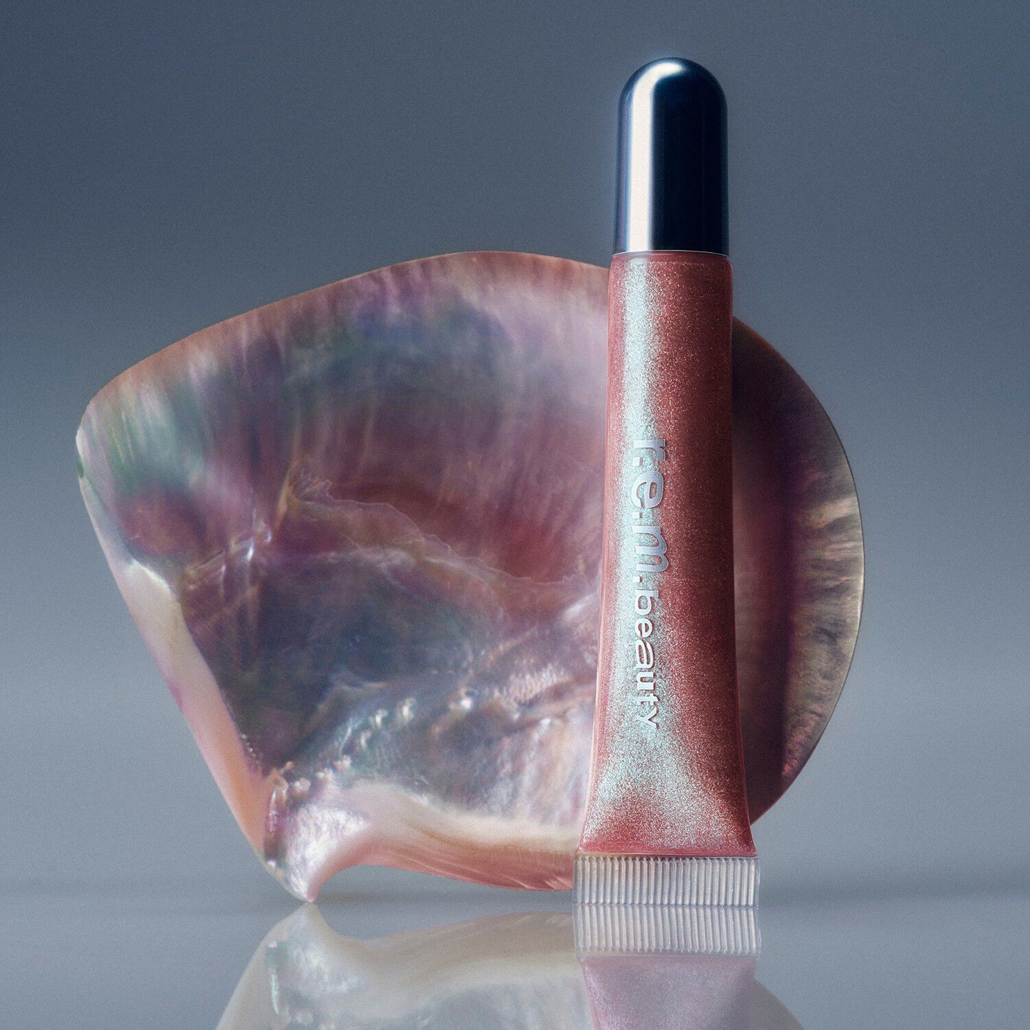 On your collar - Plumpande l&auml;ppglans