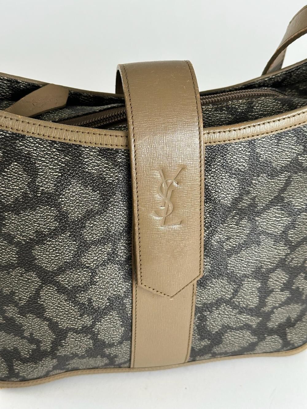 Yves Saint Laurent Shoulder Bag
