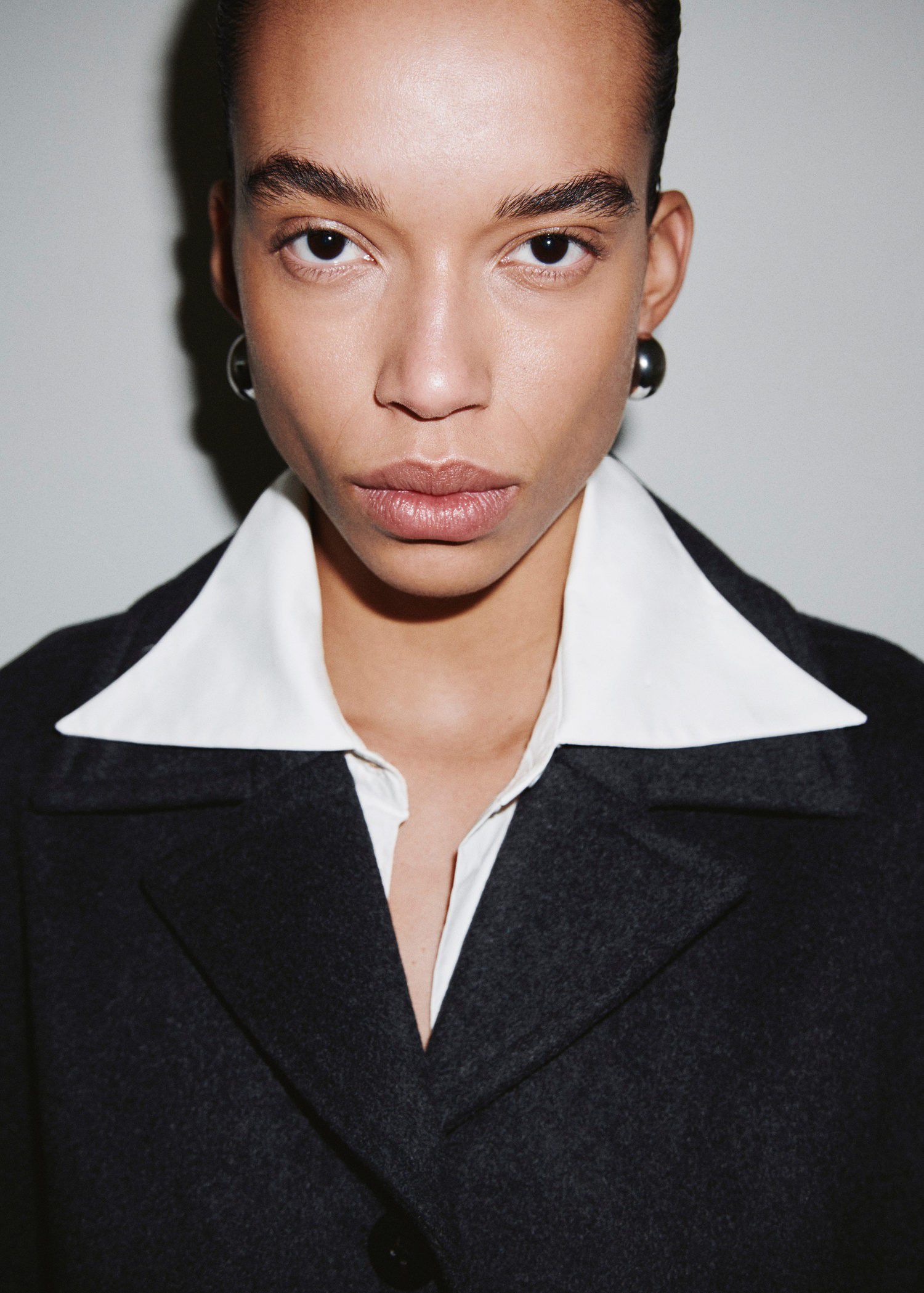 Wool-blend coat with button fasteni