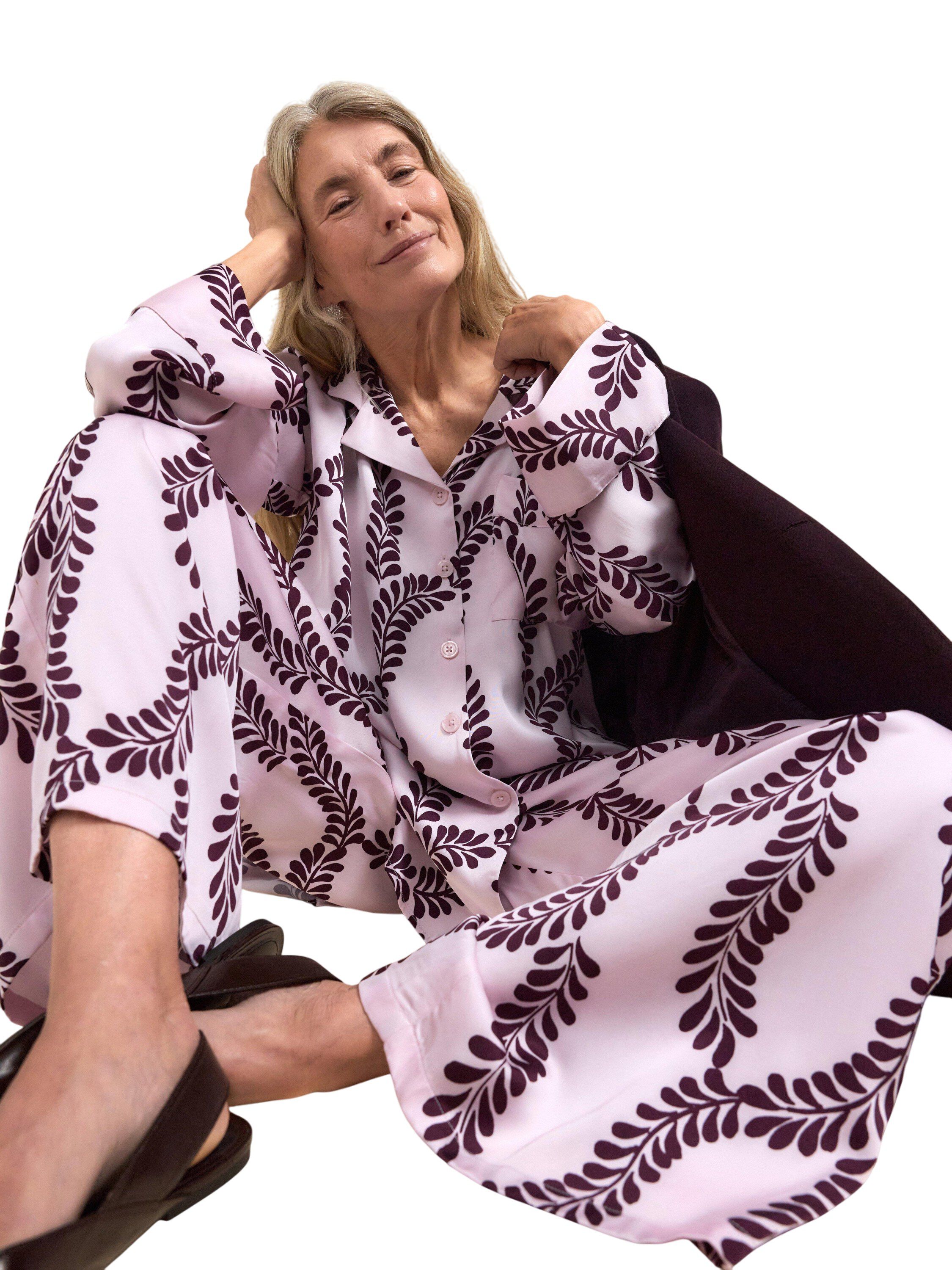 Mjuka byxor i satin med extra vida