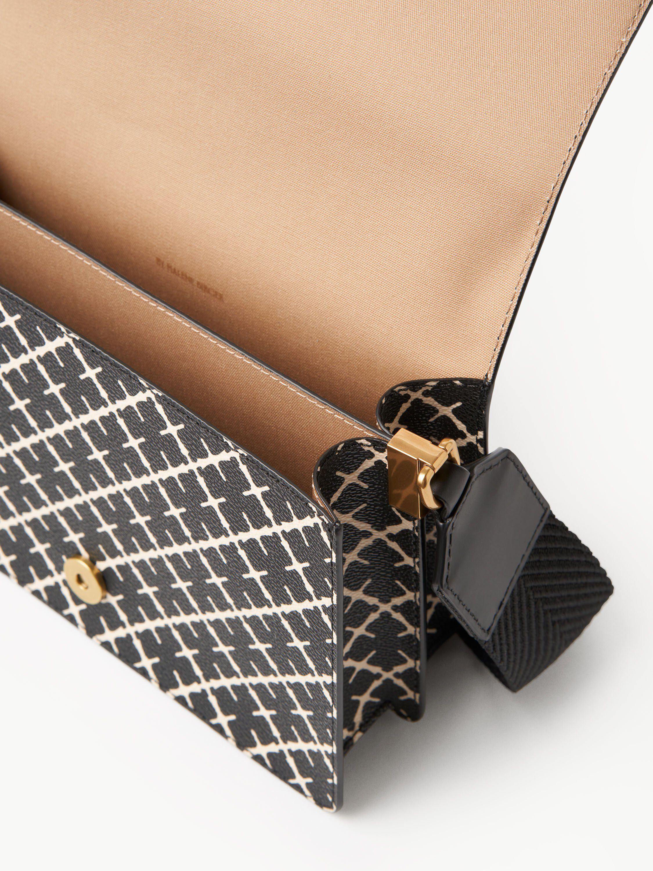 Loenna axelv&auml;ska