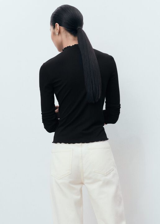 Ribbed t-shirt with scalloped trim