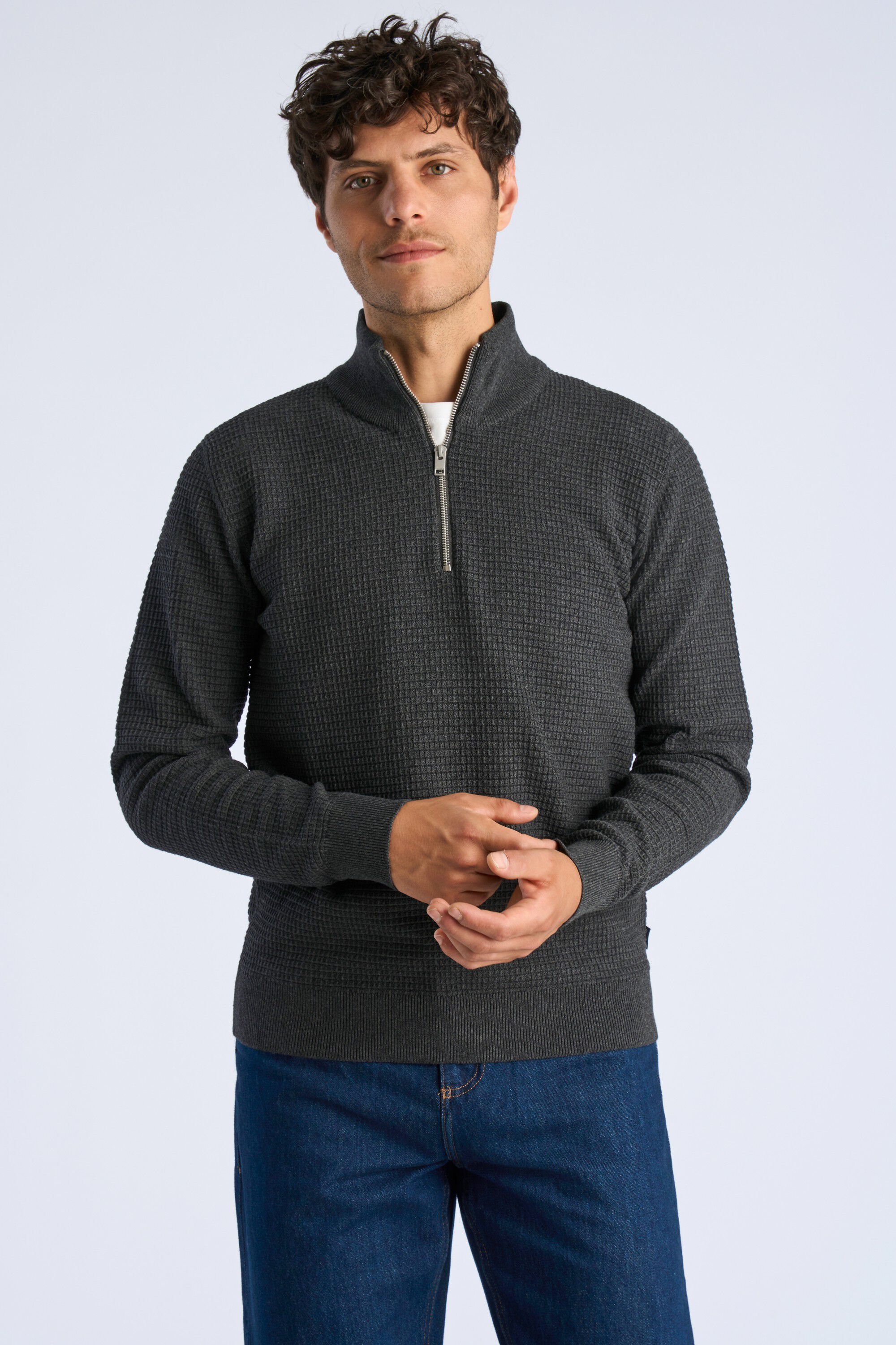 Structure half zip
